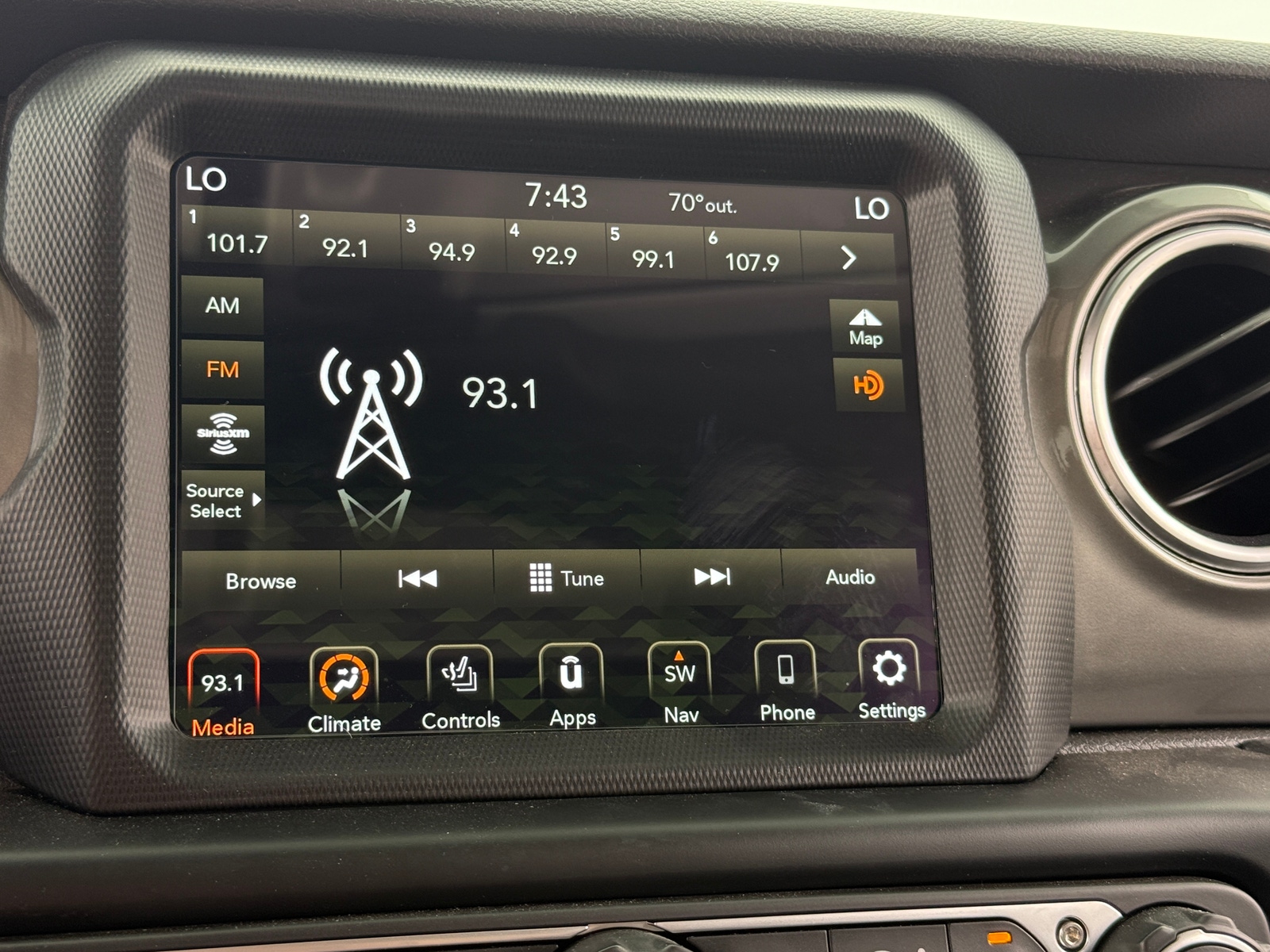 Thumbnail: 2020 Jeep Gladiator - 4