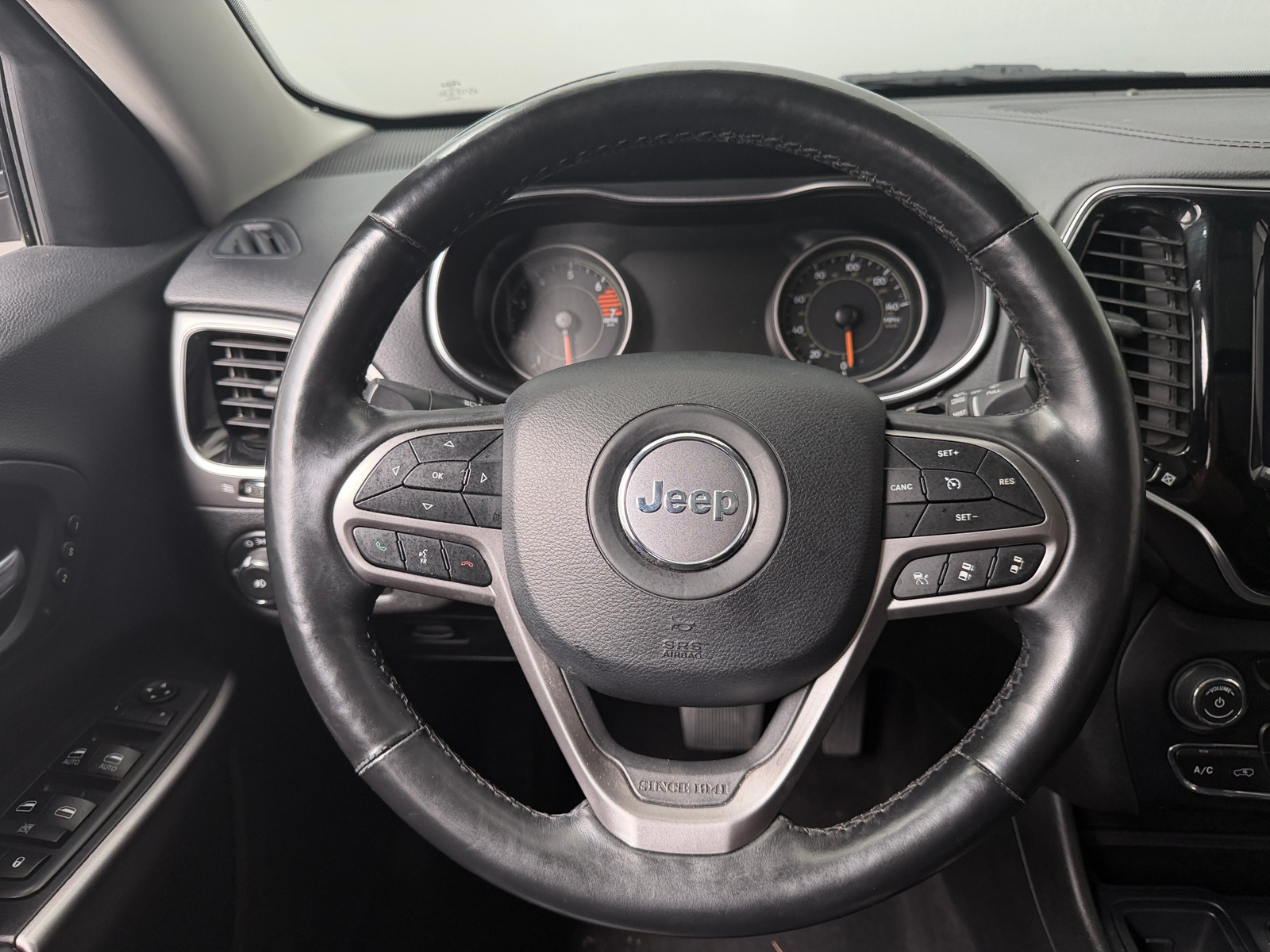 Thumbnail: 2019 Jeep Cherokee - 4