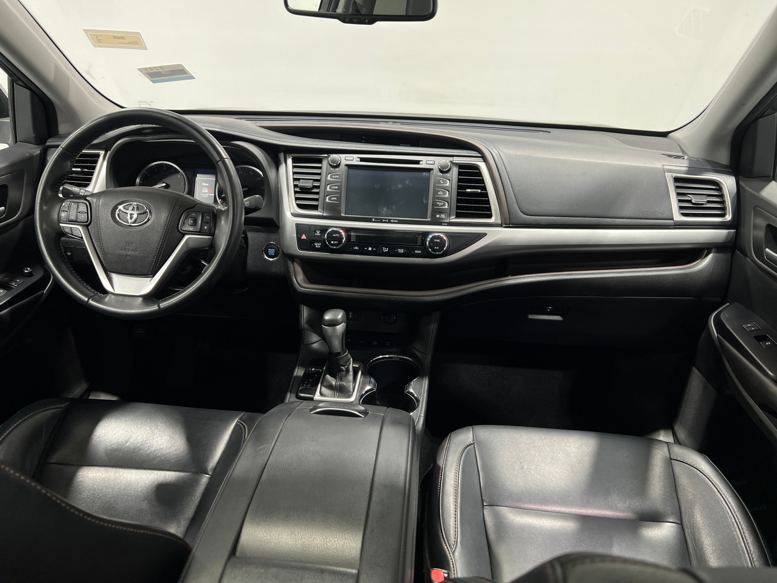 Thumbnail: 2016 Toyota Highlander - 2