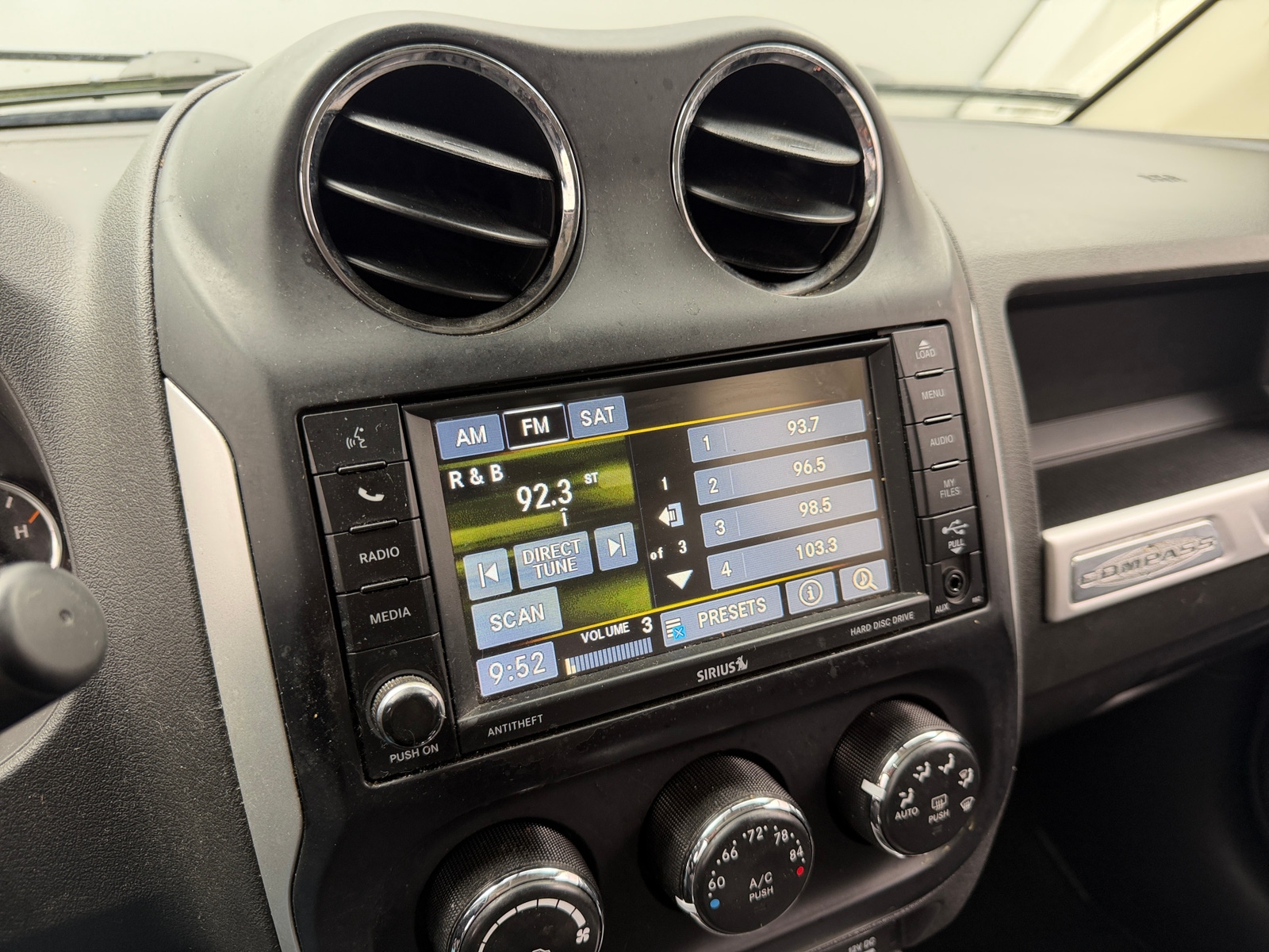 Thumbnail: 2016 Jeep Compass - 3