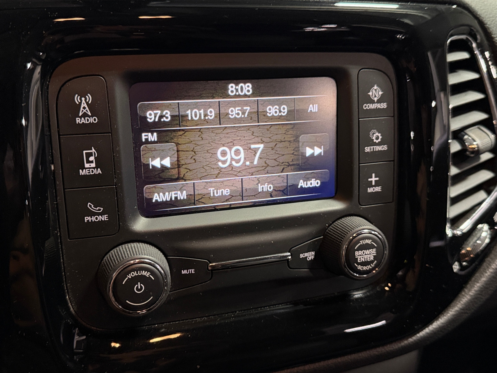 Thumbnail: 2018 Jeep Compass - 4