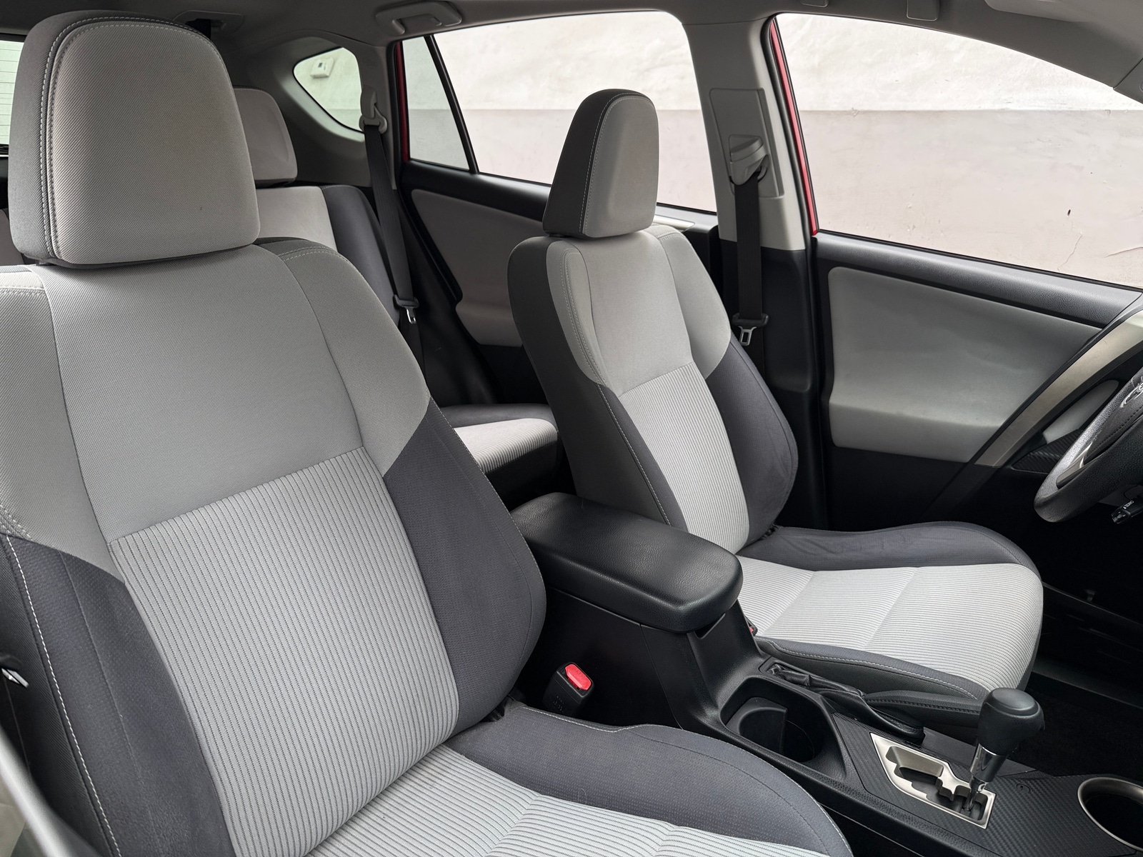 Thumbnail: 2015 Toyota RAV4 - 2