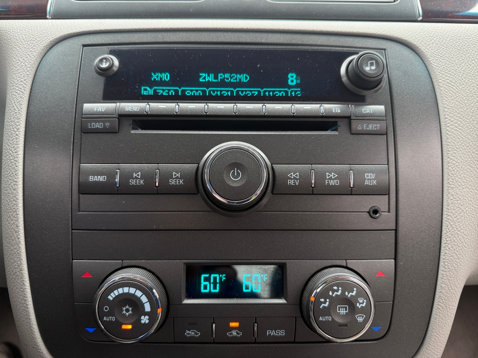 Thumbnail: 2010 Buick Lucerne - 3