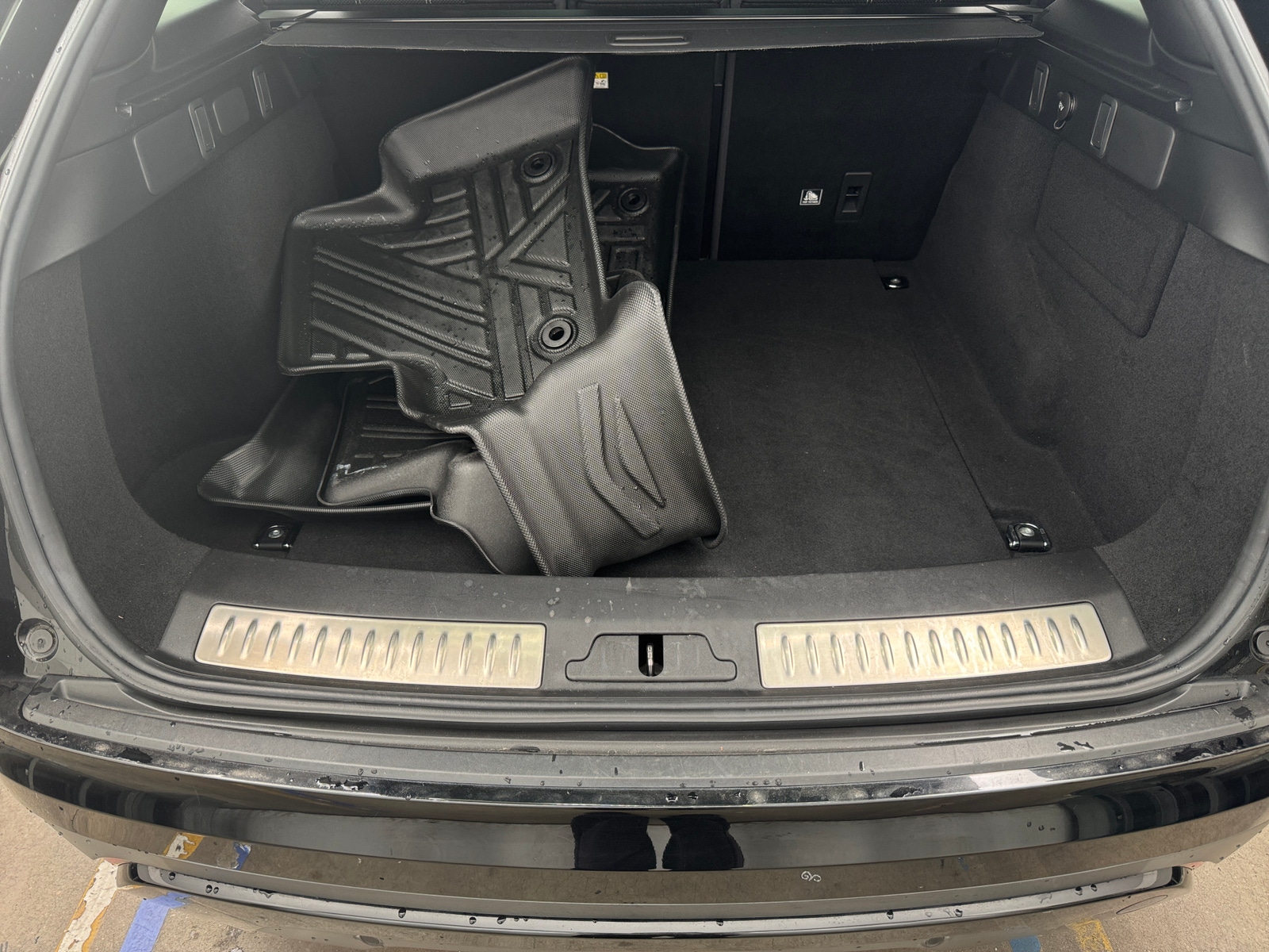 Thumbnail: 2020 Land Rover Range Rover Velar - 6