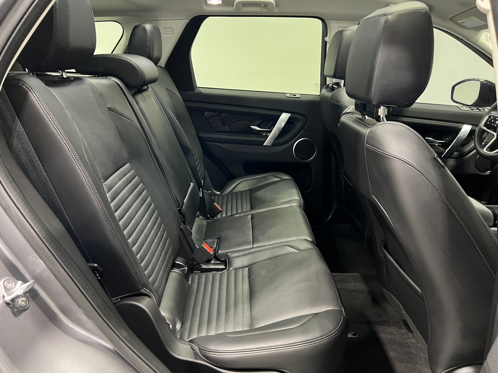 Thumbnail: 2024 Land Rover Discovery Sport - 5