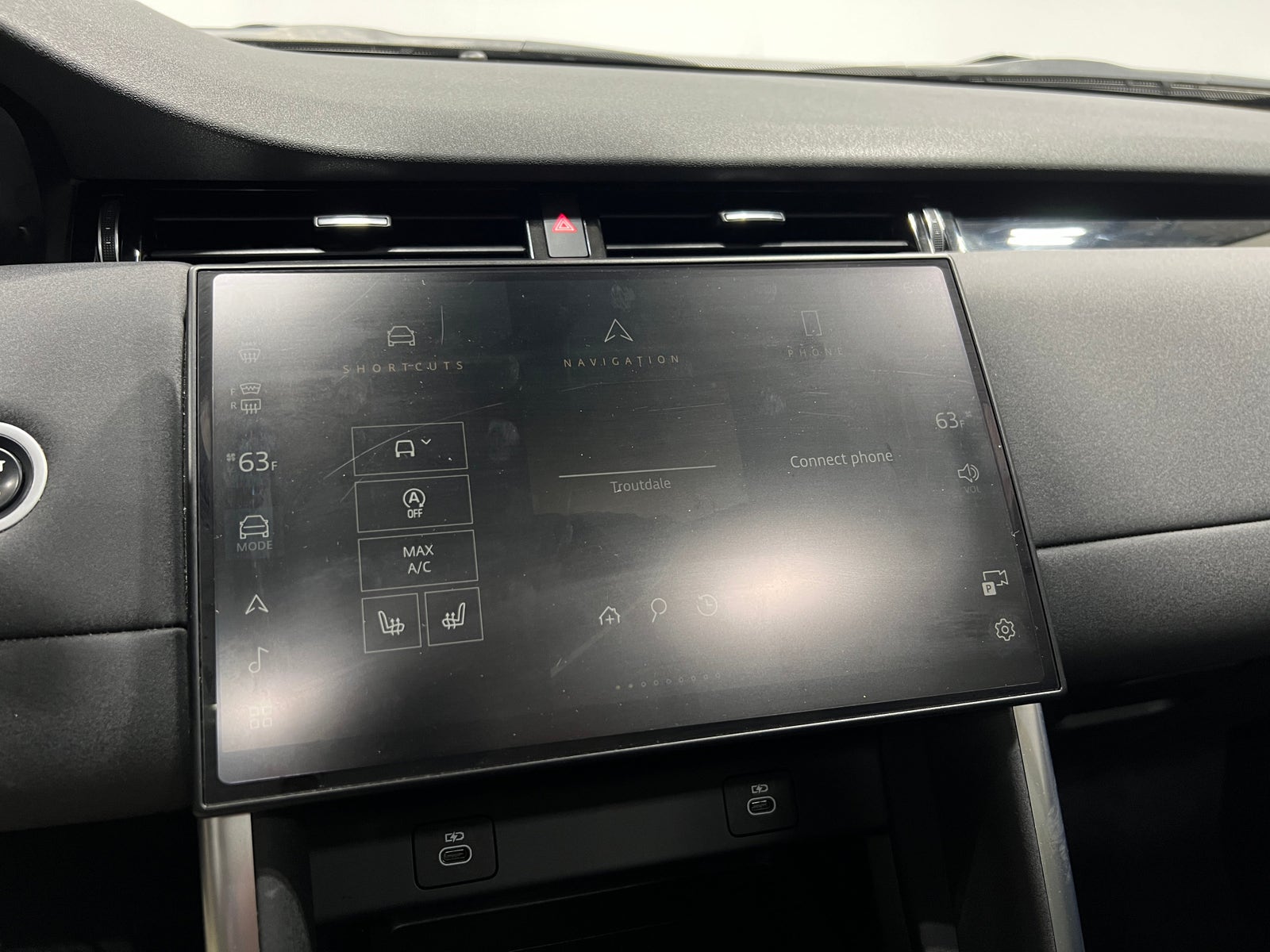 Thumbnail: 2024 Land Rover Discovery Sport - 3