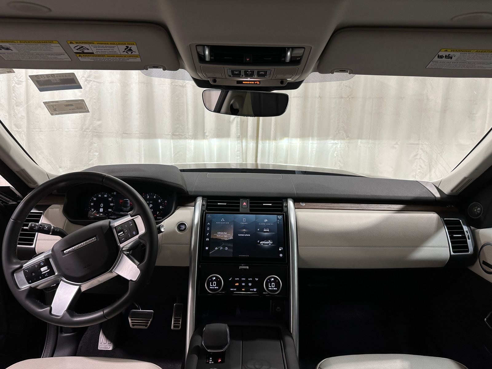 Thumbnail: 2025 Land Rover Discovery - 2