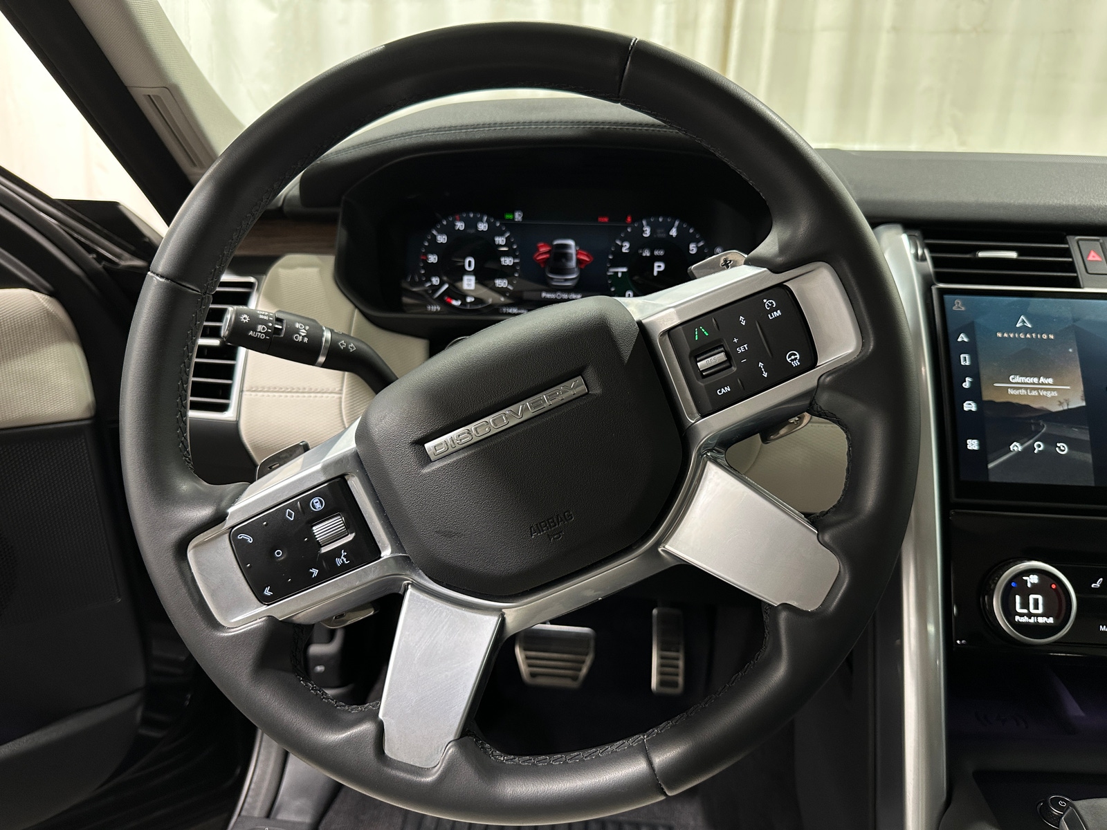 Thumbnail: 2025 Land Rover Discovery - 4