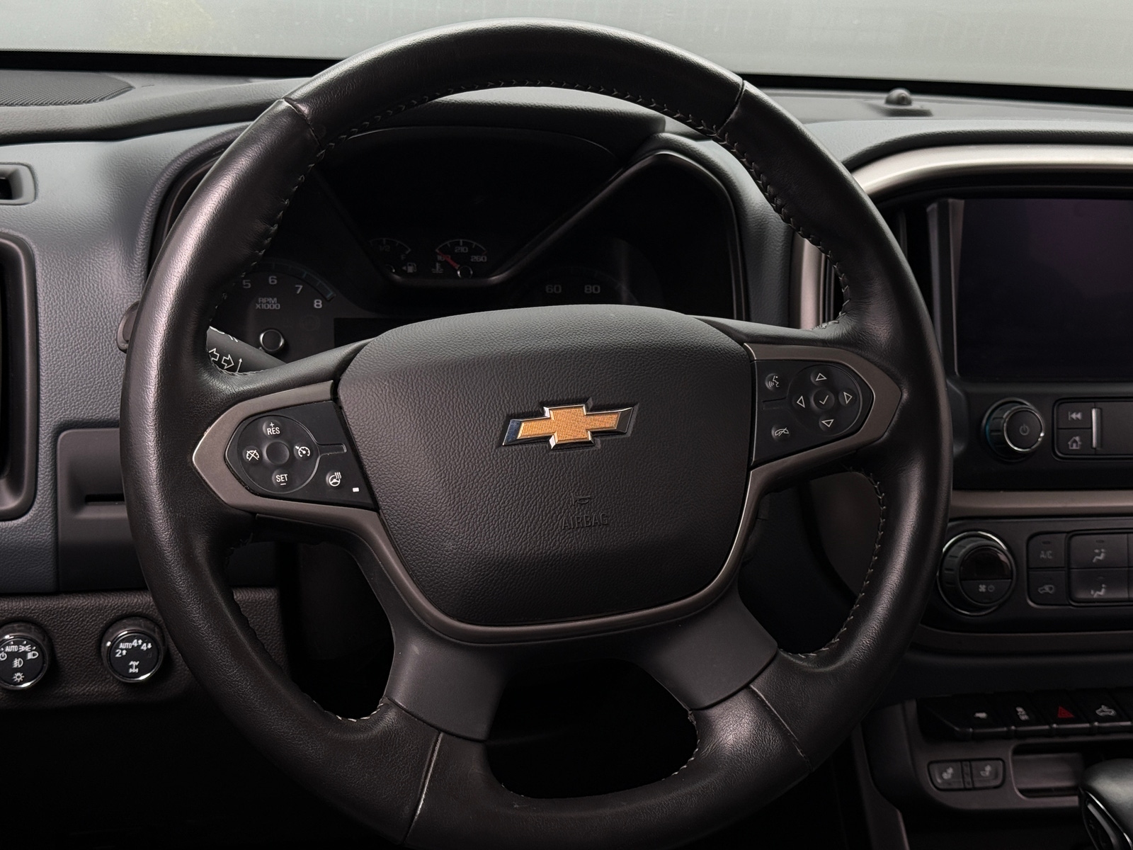 Thumbnail: 2022 Chevrolet Colorado - 4