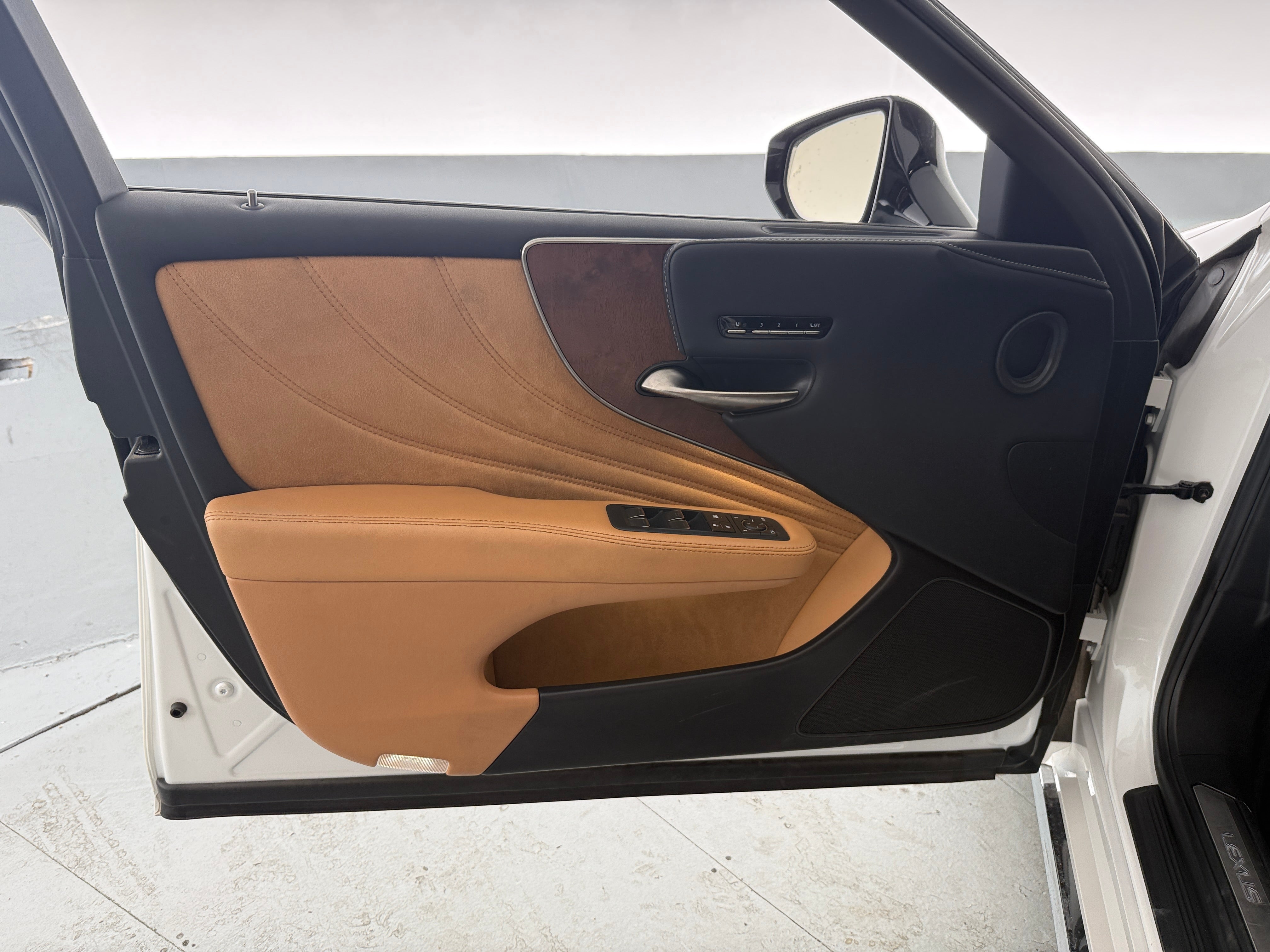 2022 Lexus LS