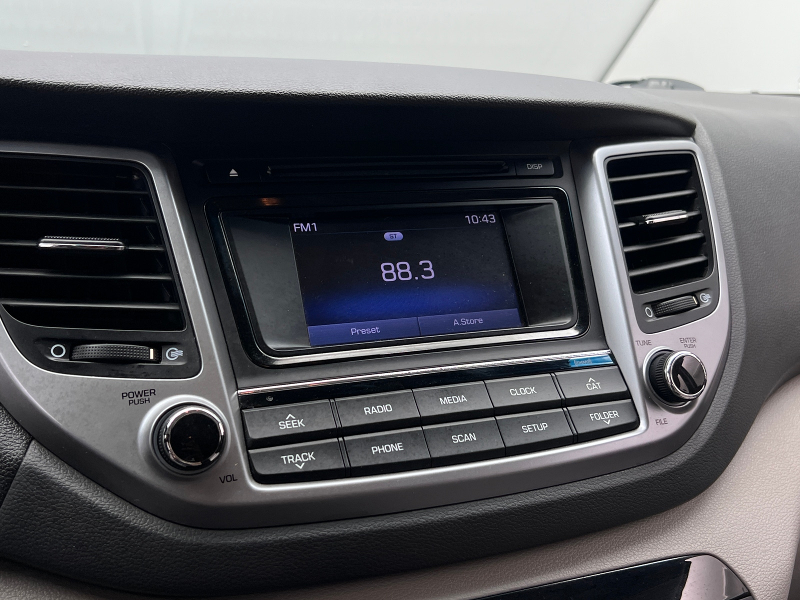 Thumbnail: 2016 Hyundai Tucson - 4