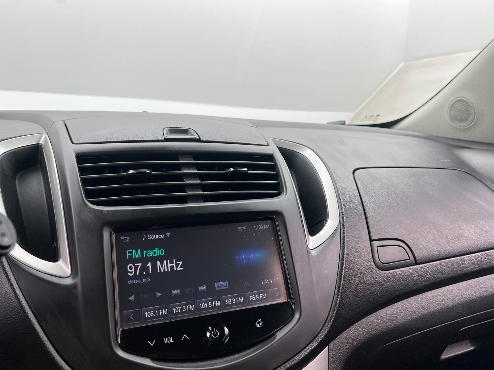 Thumbnail: 2015 Chevrolet Trax - 3
