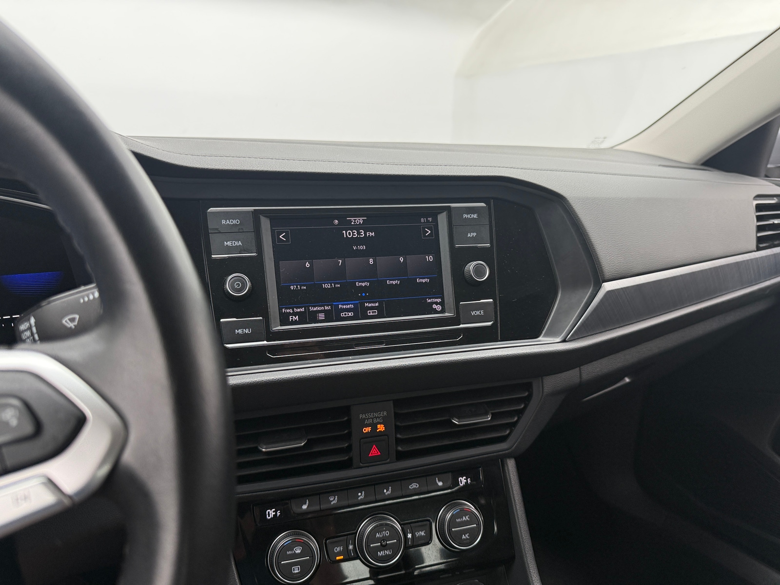Thumbnail: 2024 Volkswagen Jetta - 3