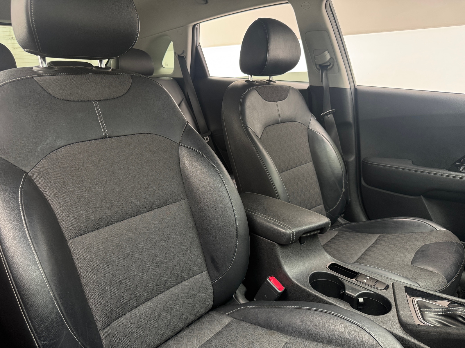 Thumbnail: 2017 Kia Niro - 2
