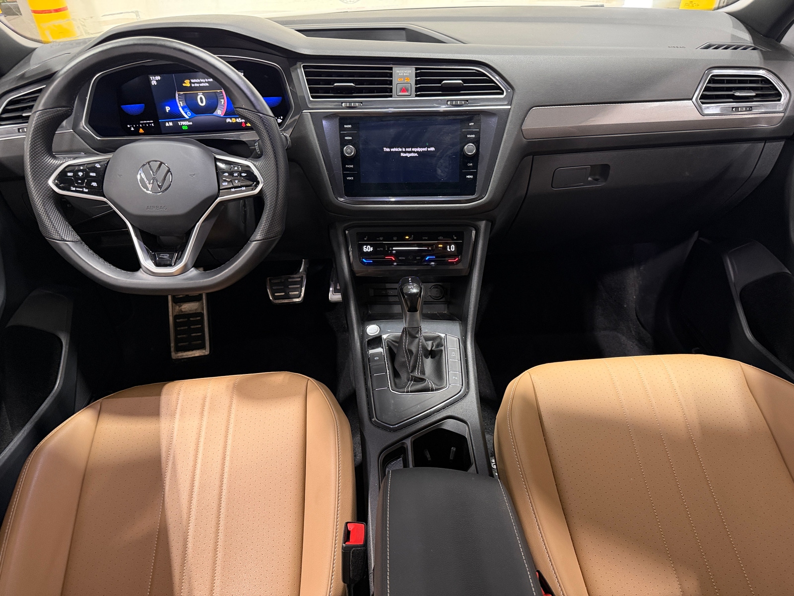 Thumbnail: 2023 Volkswagen Tiguan - 3