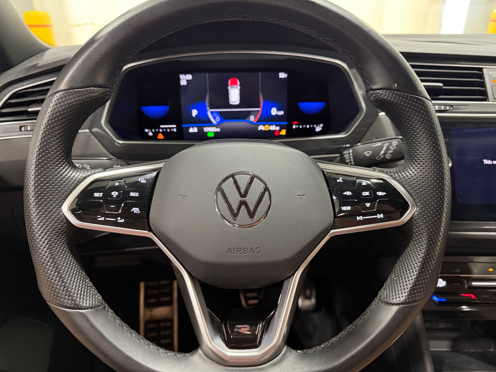 Thumbnail: 2023 Volkswagen Tiguan - 5