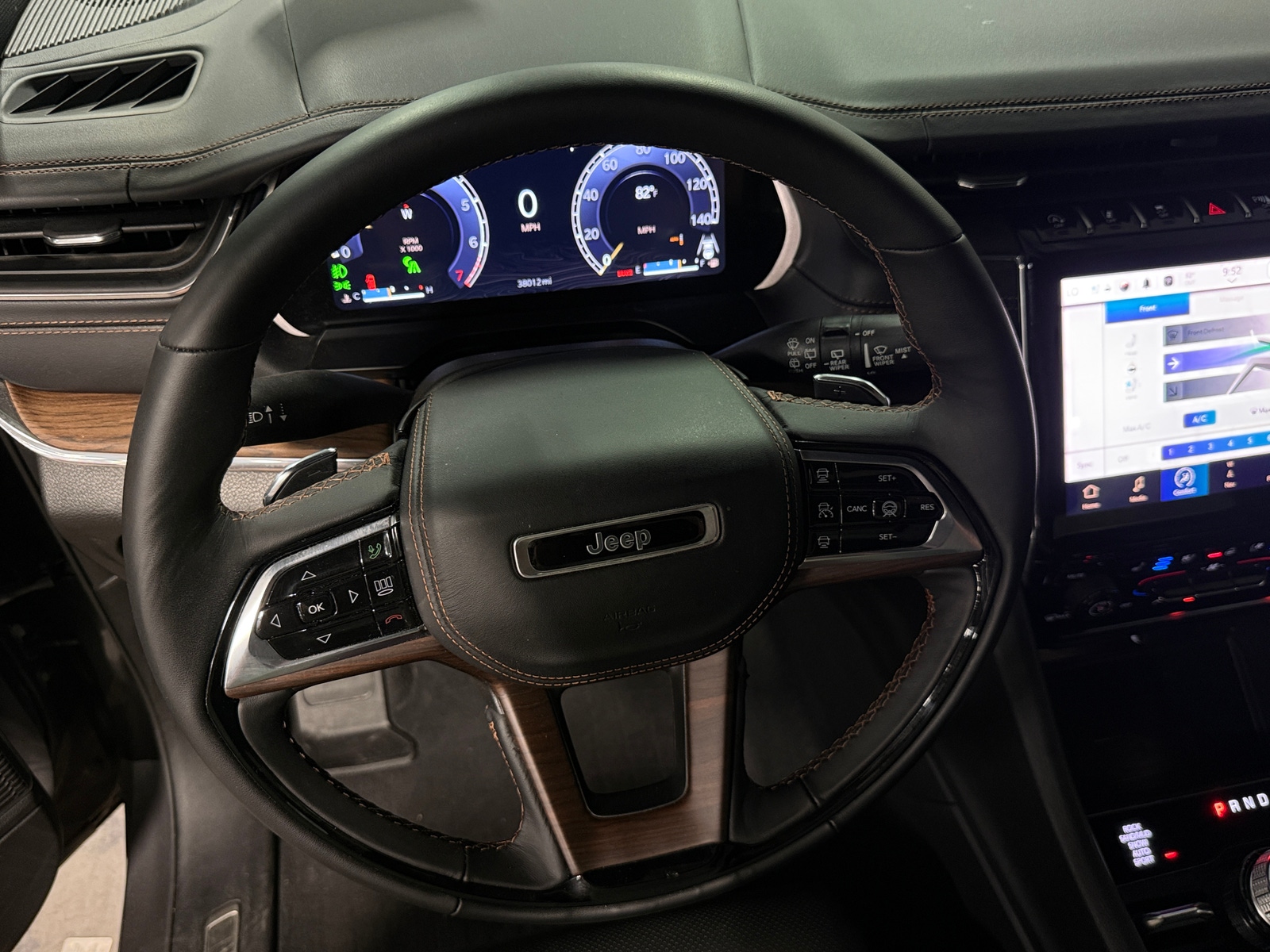Thumbnail: 2023 Jeep Grand Cherokee L - 4