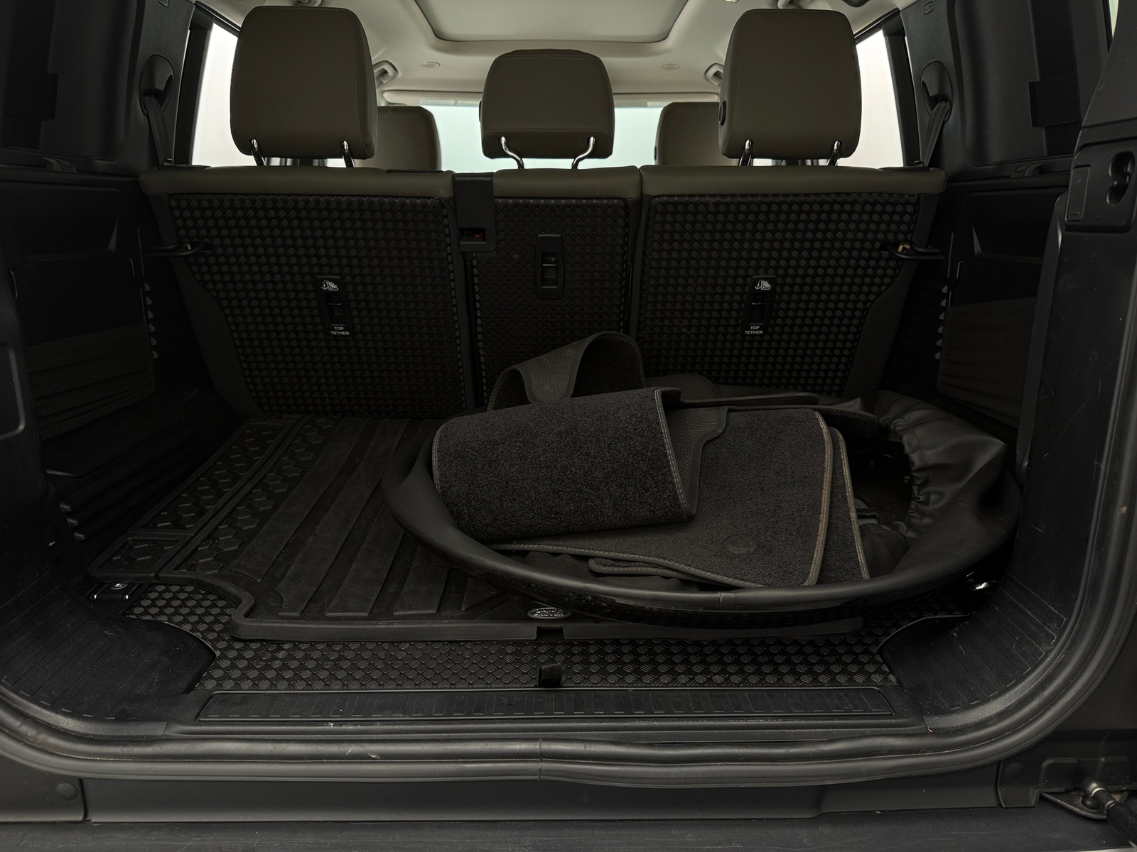 Thumbnail: 2024 Land Rover Defender - 7