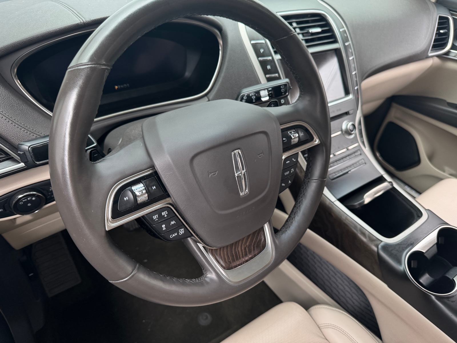 Thumbnail: 2019 Lincoln Nautilus - 4