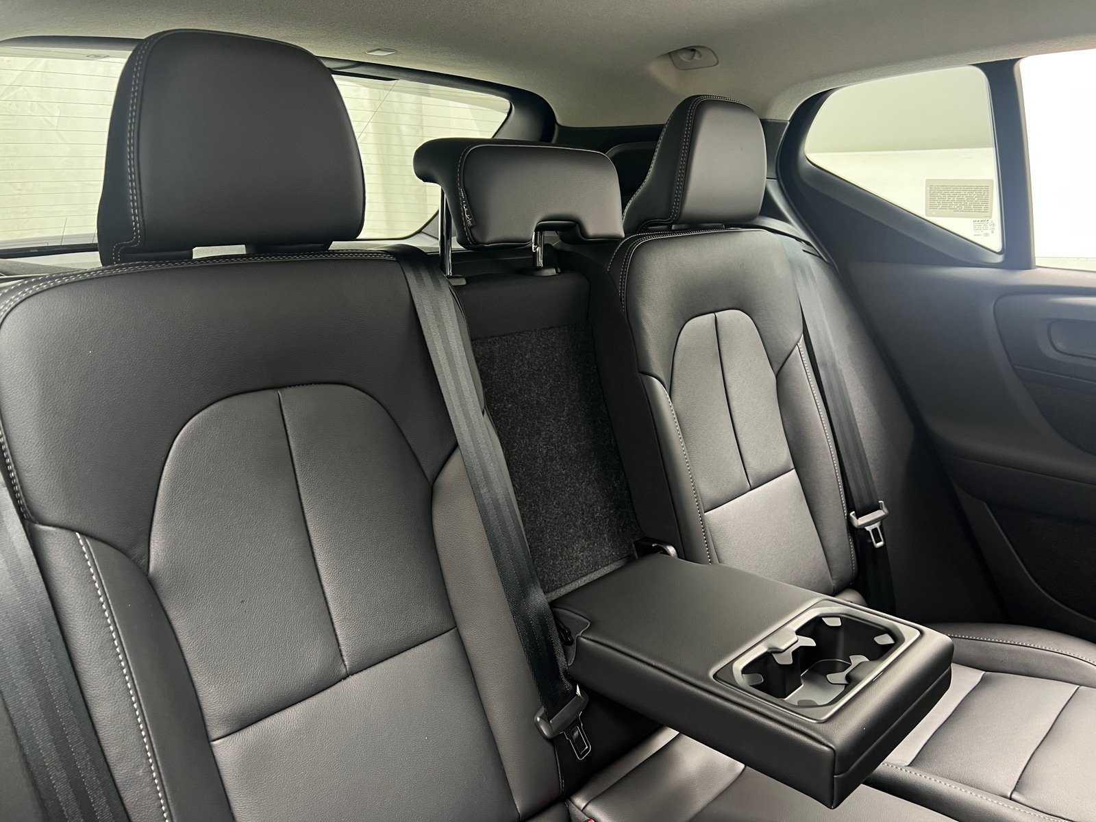 Thumbnail: 2026 Volvo XC40 - 5