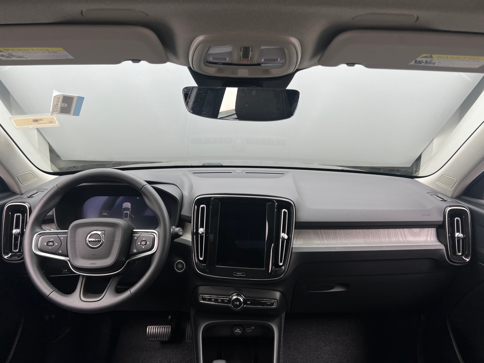 Thumbnail: 2026 Volvo XC40 - 2