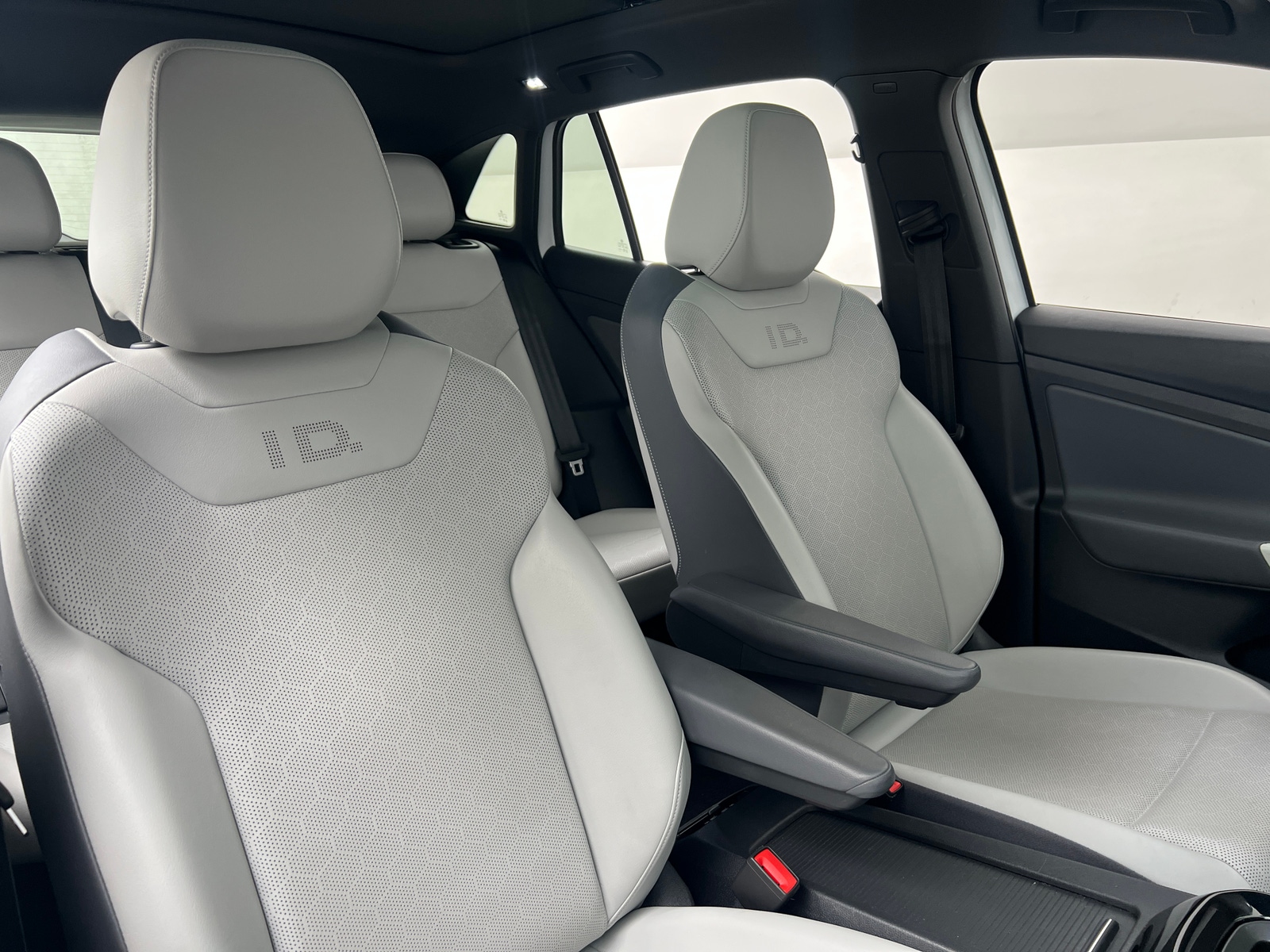 Thumbnail: 2021 Volkswagen ID.4 - 2