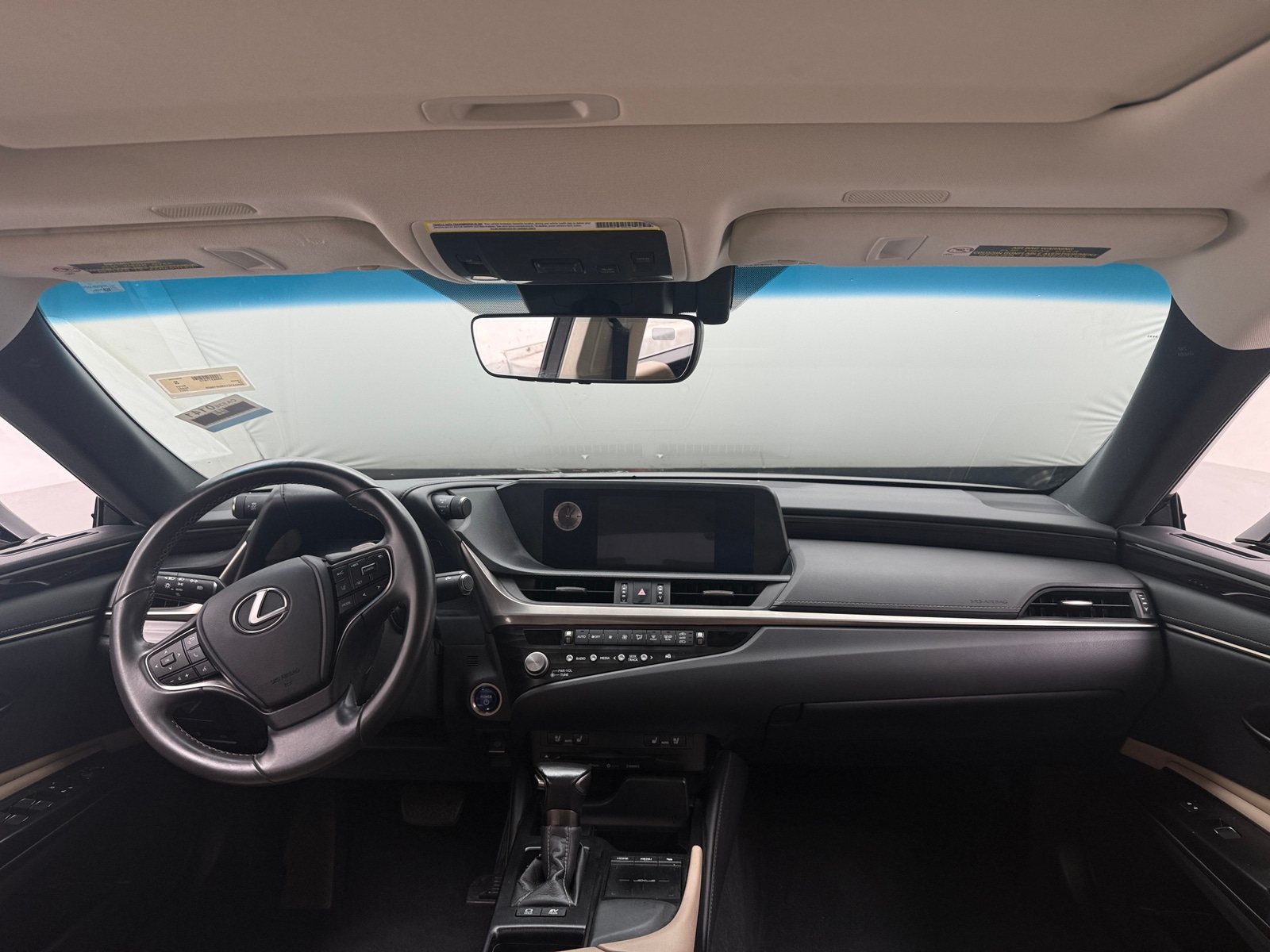 Thumbnail: 2021 Lexus ES - 3