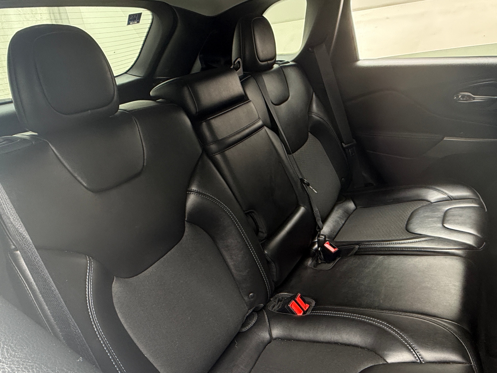 Thumbnail: 2019 Jeep Cherokee - 6