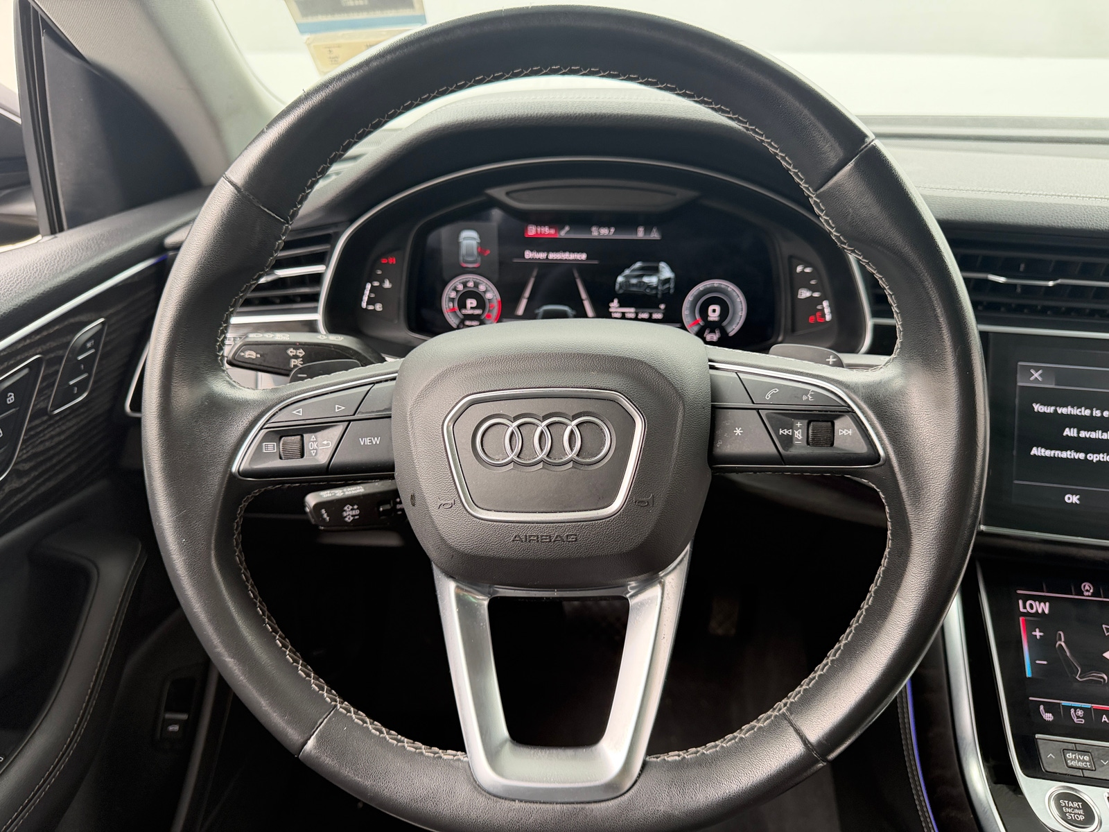 Thumbnail: 2023 Audi Q8 - 4