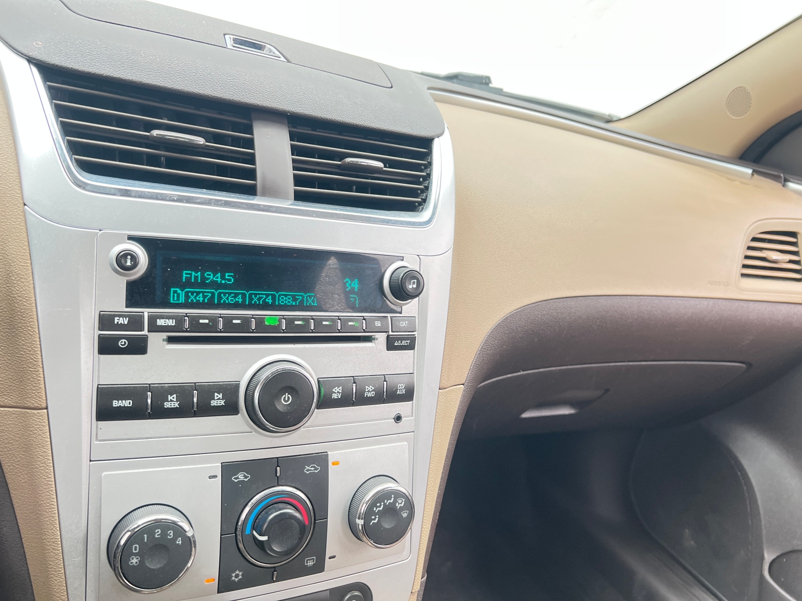 Thumbnail: 2012 Chevrolet Malibu - 4