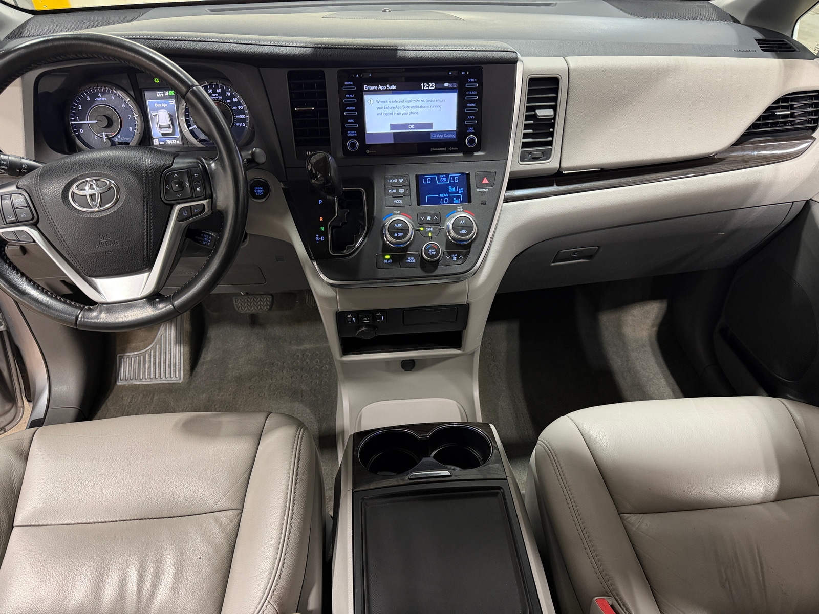 Thumbnail: 2018 Toyota Sienna - 3