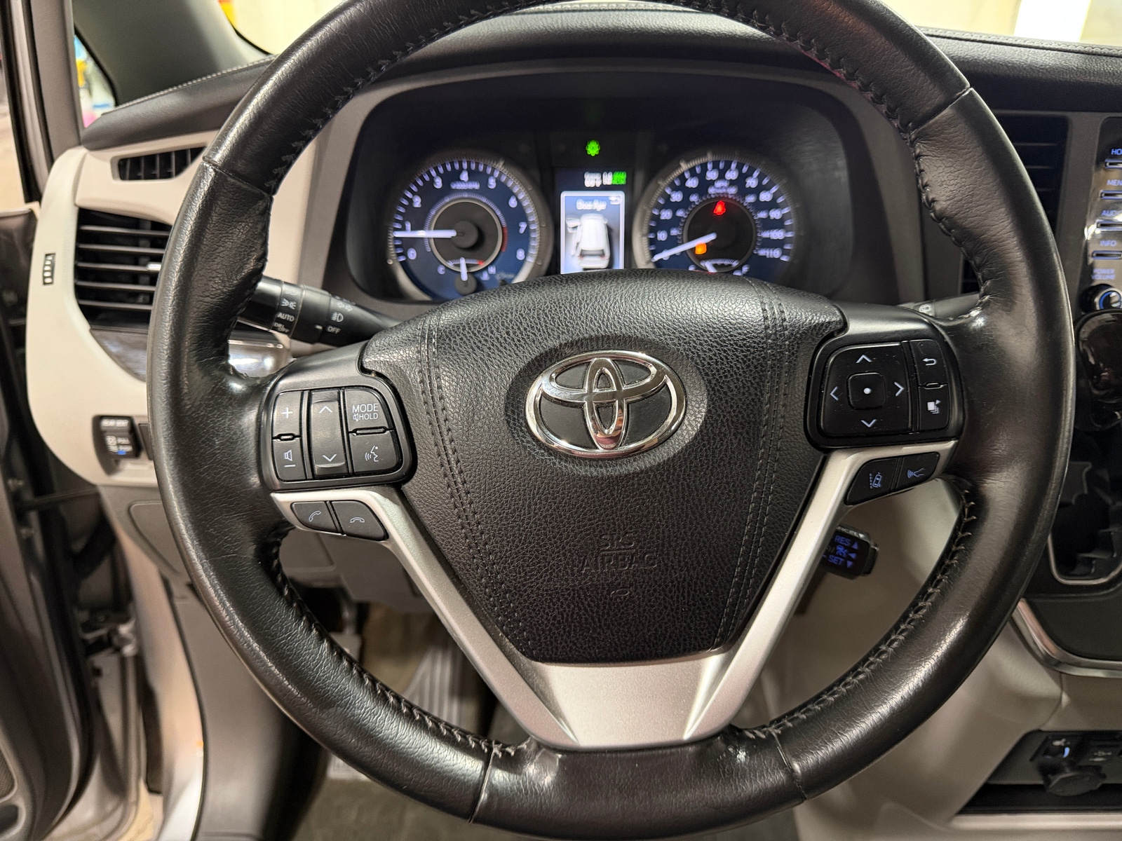 Thumbnail: 2018 Toyota Sienna - 5