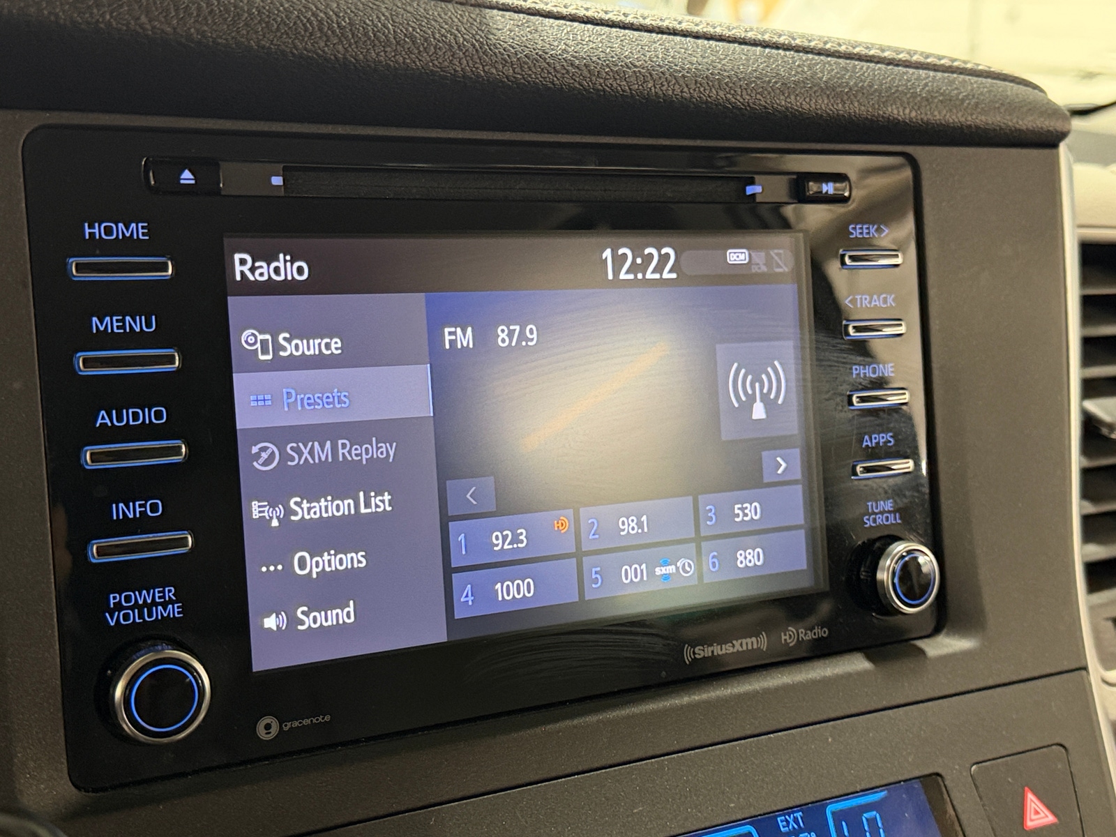Thumbnail: 2018 Toyota Sienna - 4