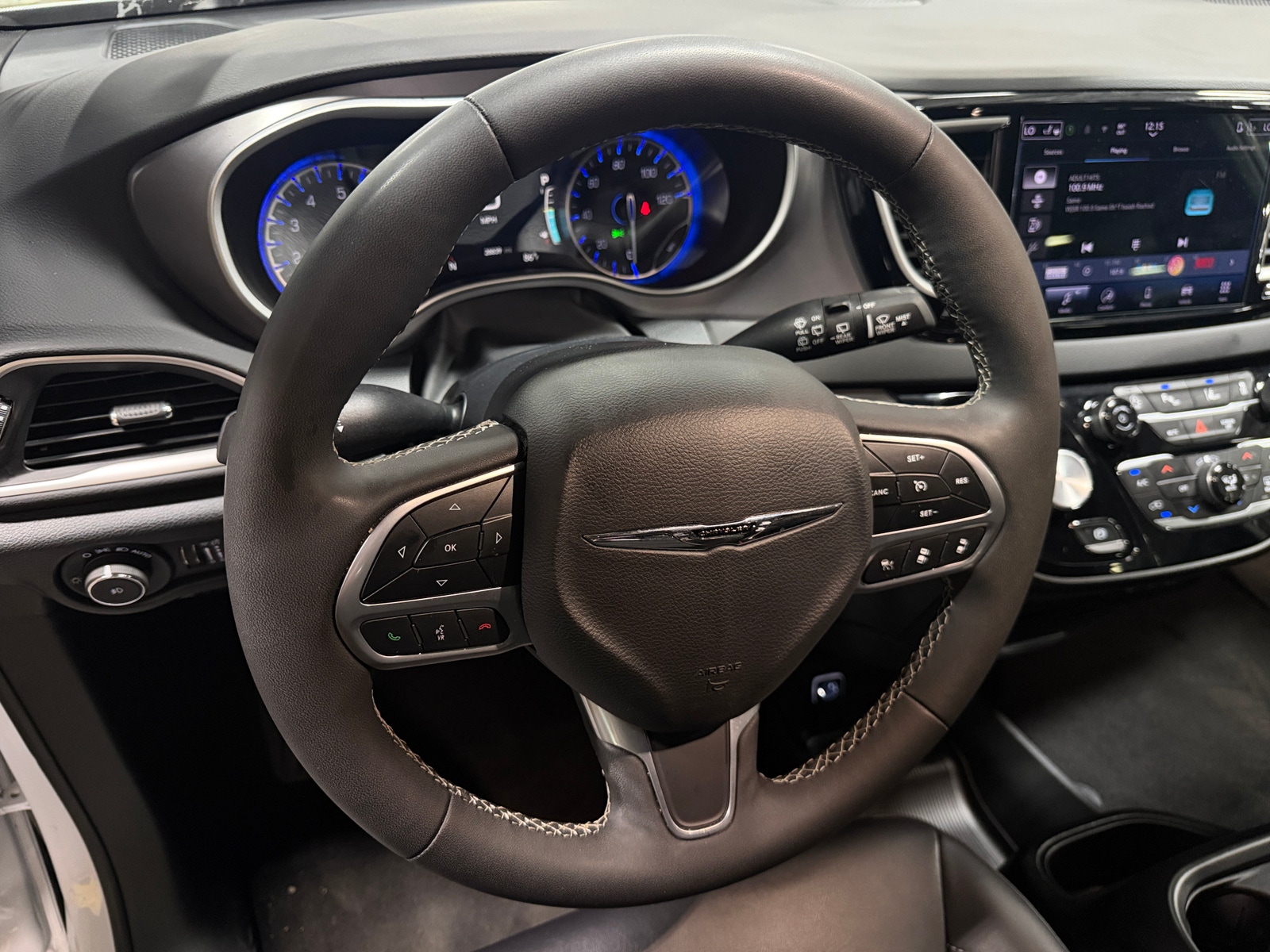 Thumbnail: 2025 Chrysler Pacifica - 4