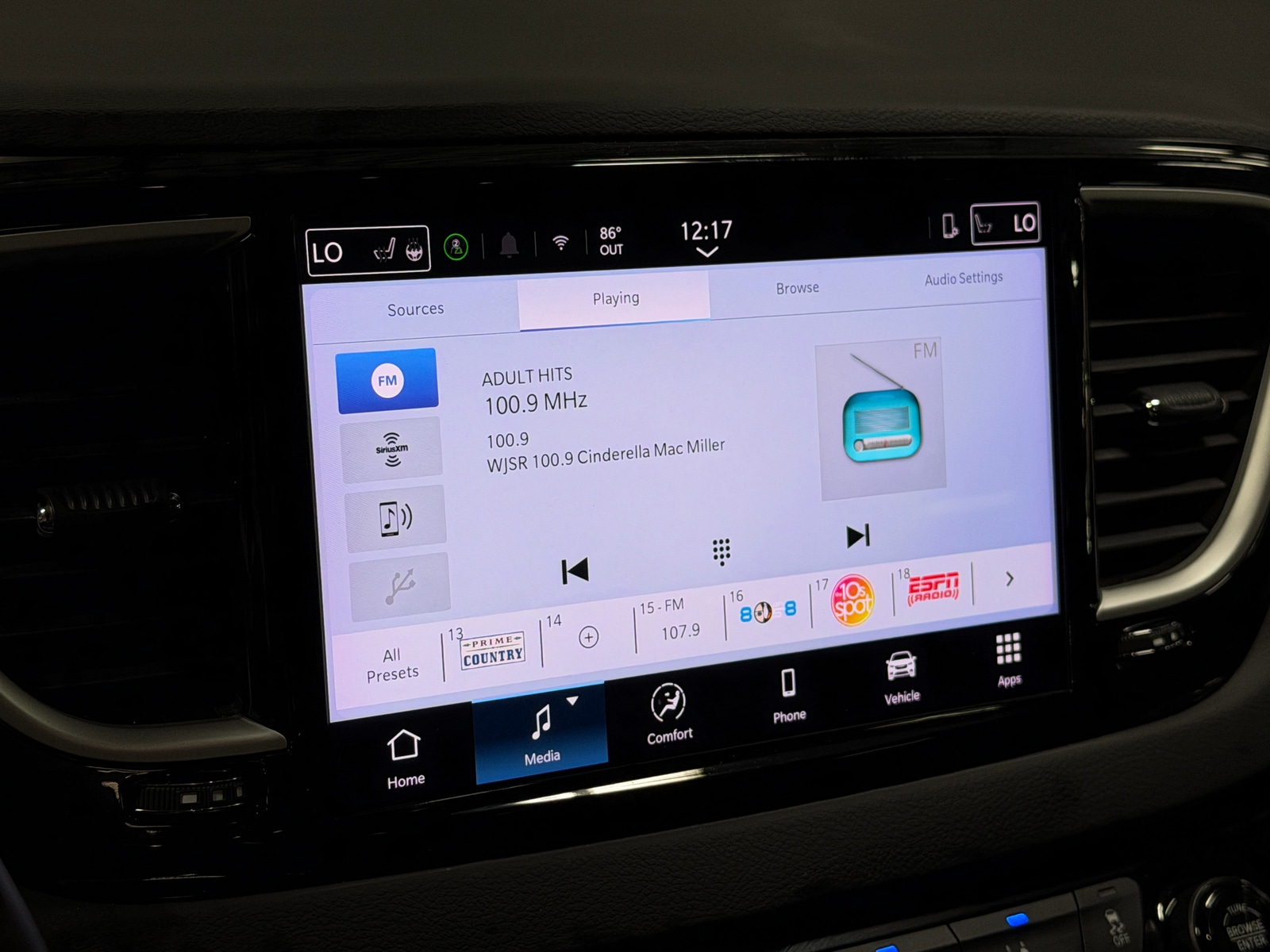 Thumbnail: 2025 Chrysler Pacifica - 3