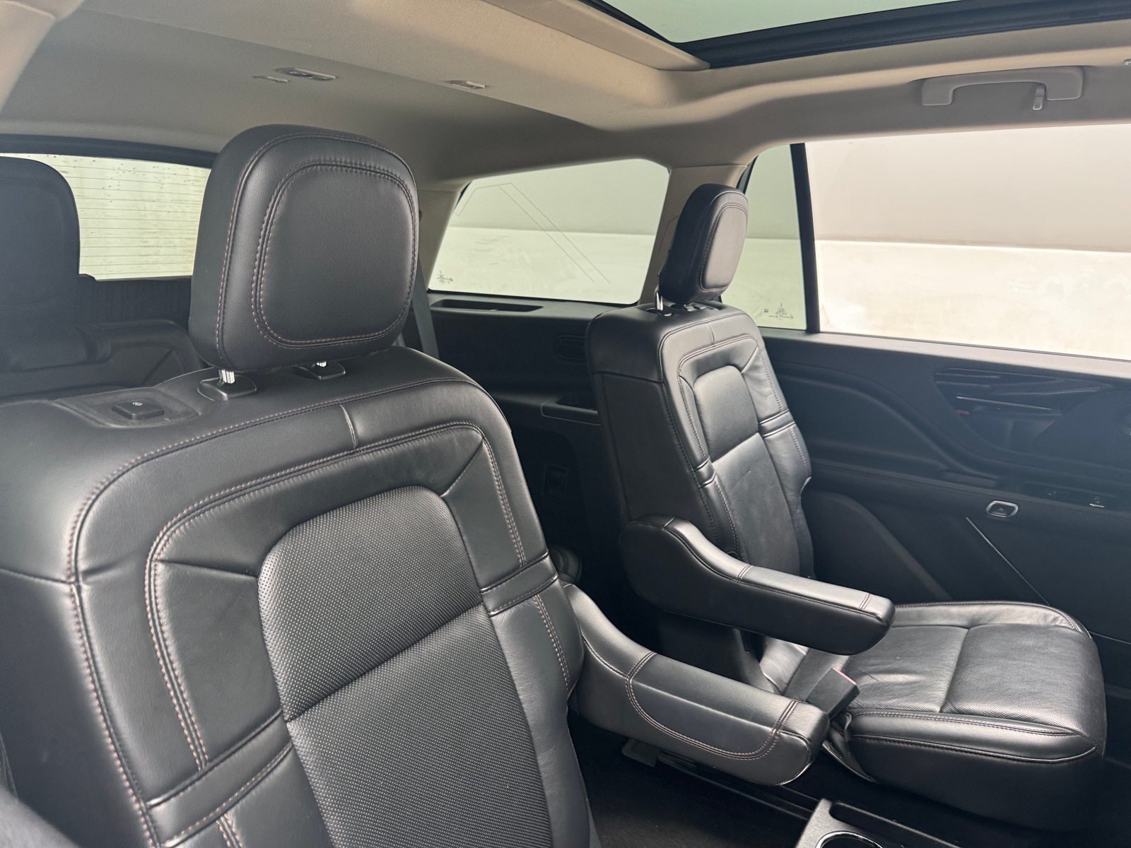 Thumbnail: 2021 Lincoln Aviator - 5