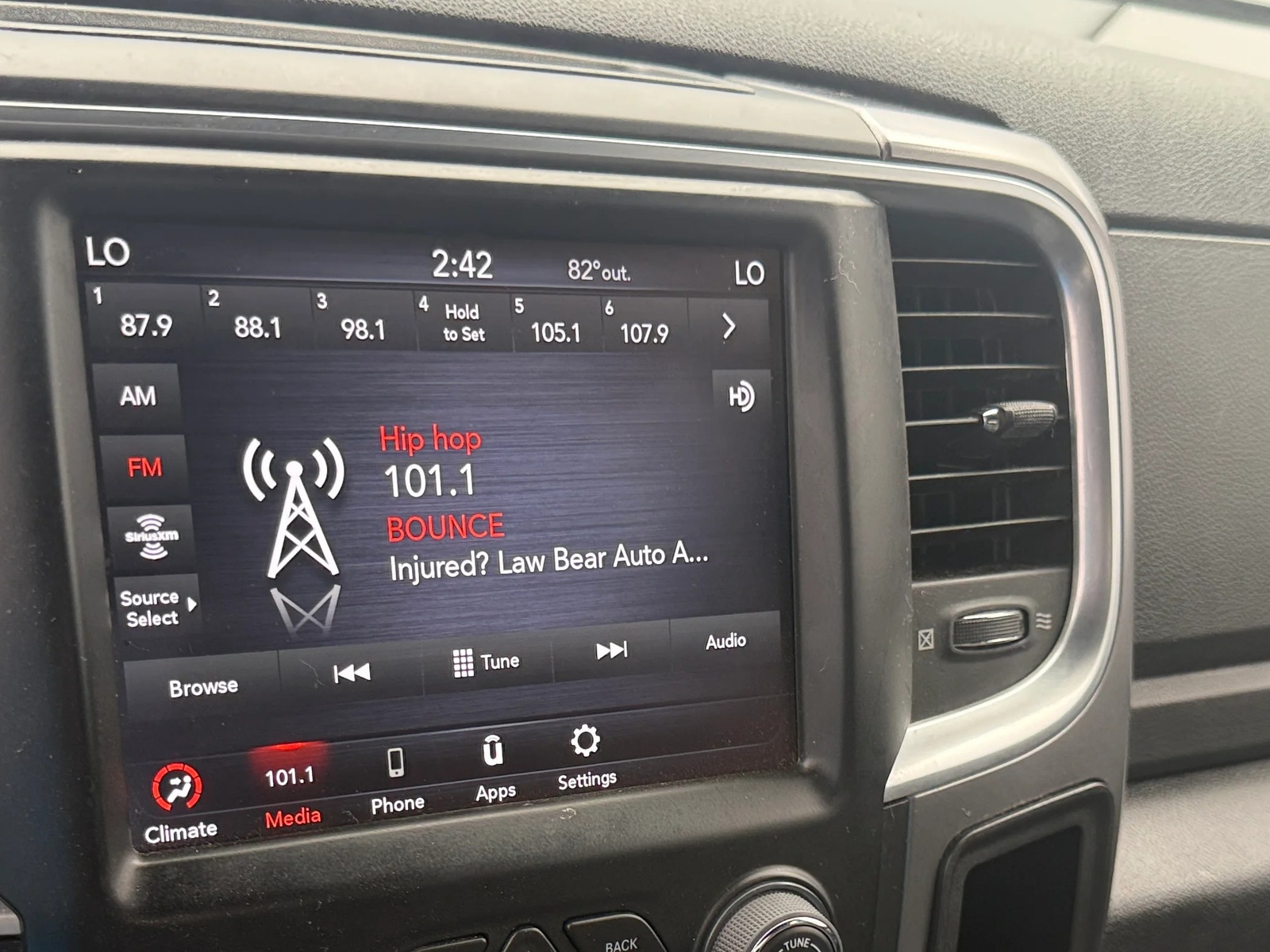 Thumbnail: 2021 RAM 1500 Classic - 4
