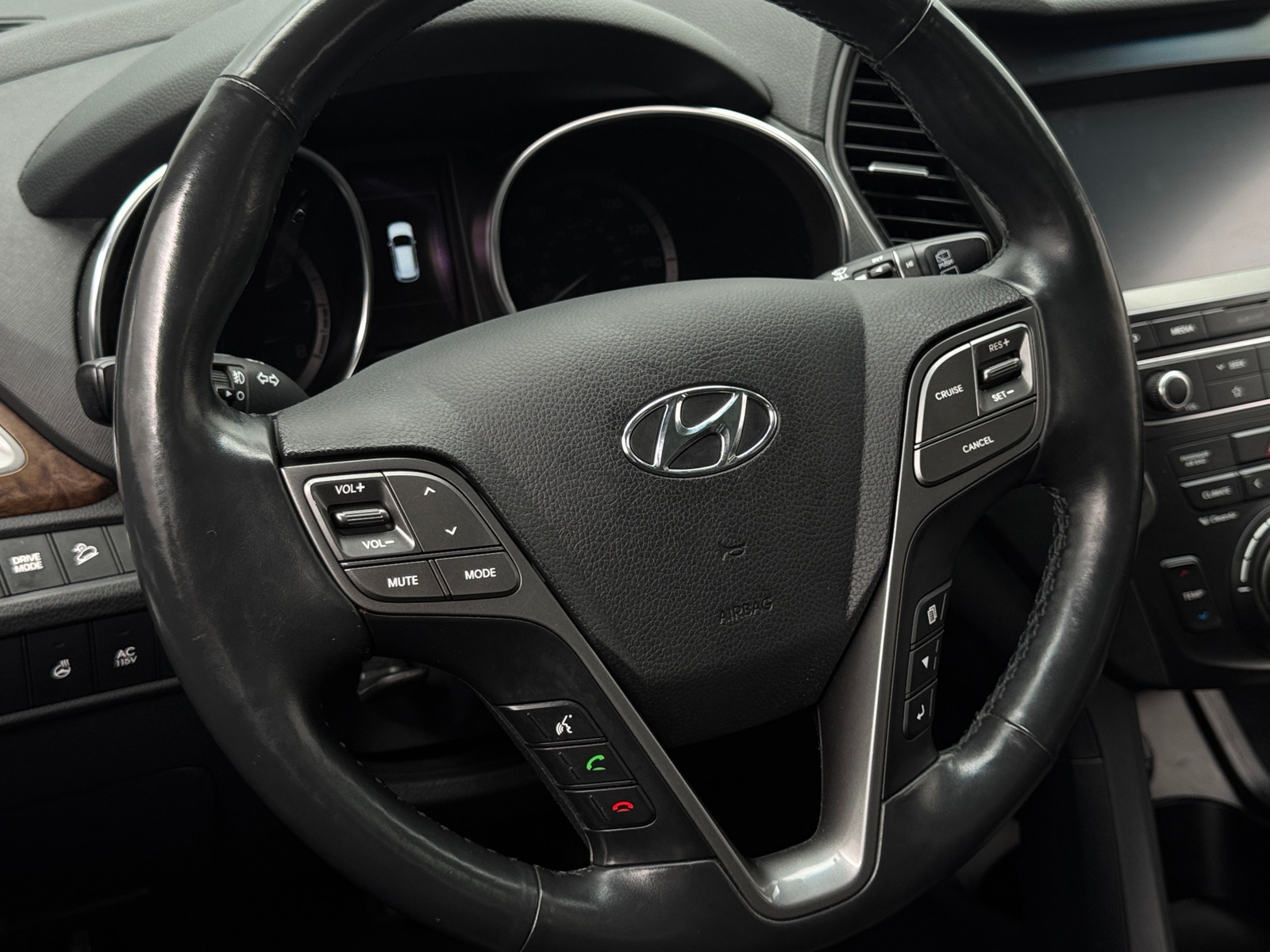 Thumbnail: 2019 Hyundai Santa Fe - 4