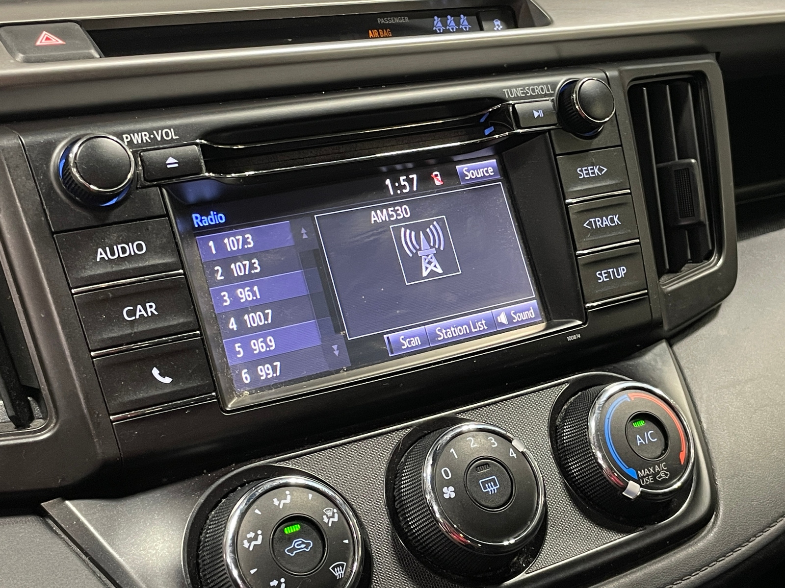 Thumbnail: 2018 Toyota RAV4 - 4