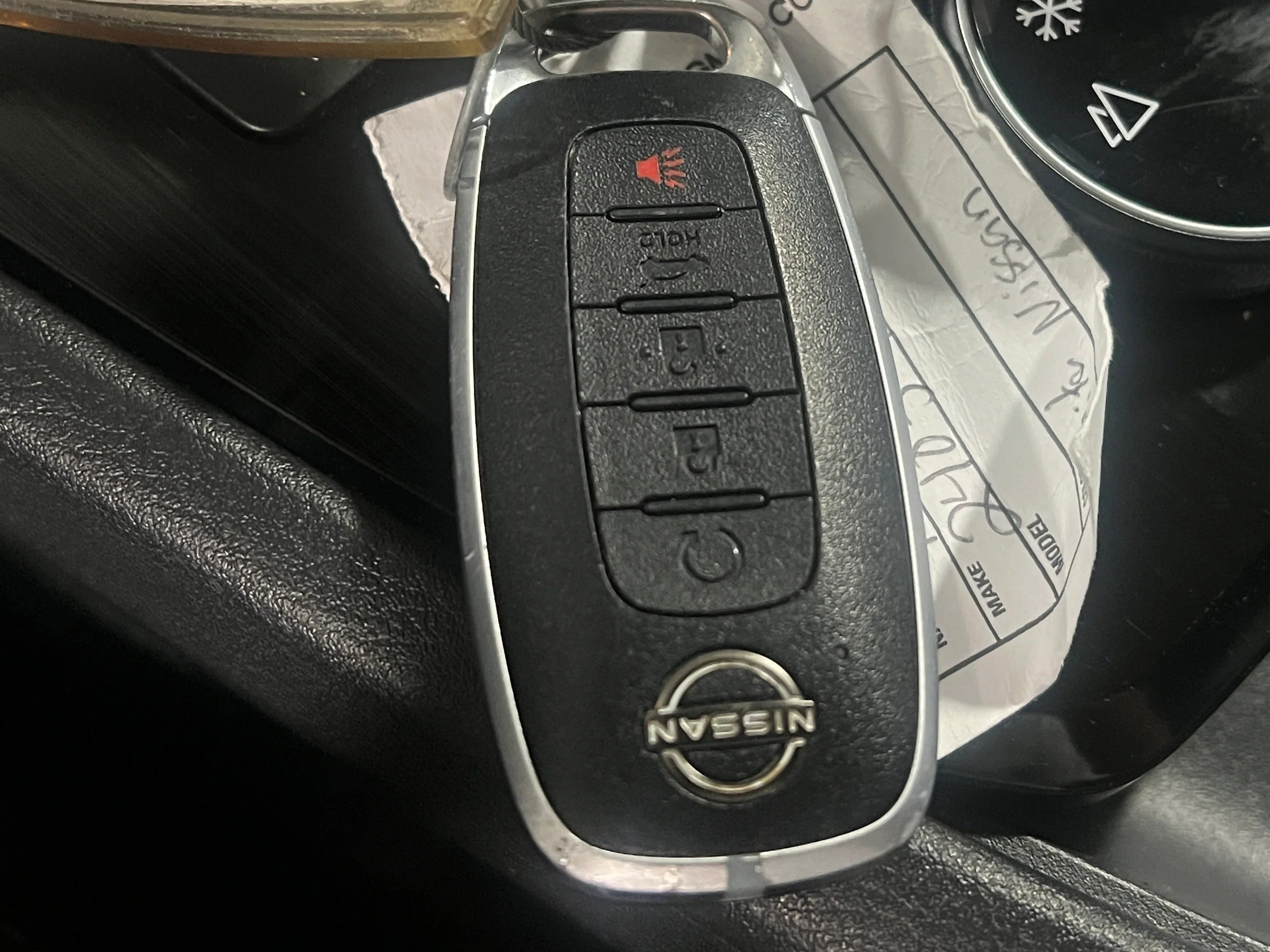 2025 Nissan Rogue SV - Photo 15