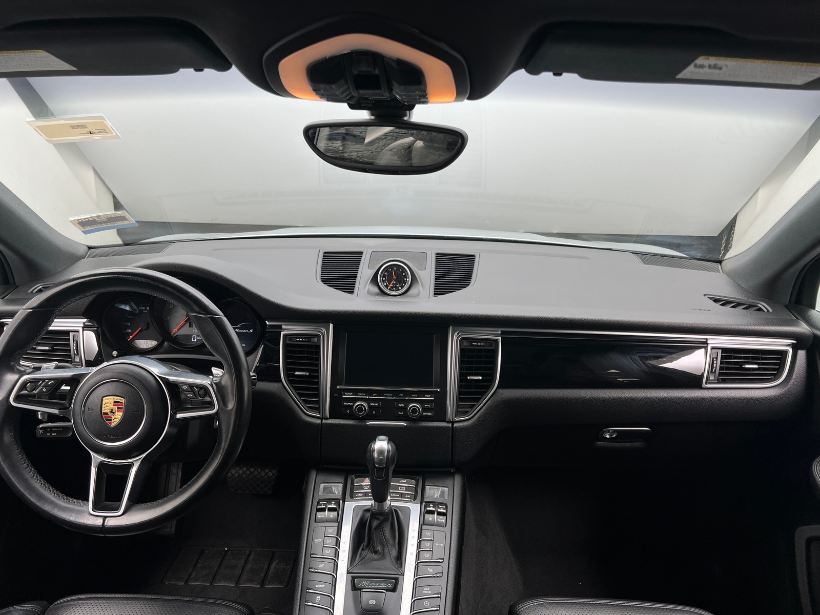 Thumbnail: 2016 Porsche Macan - 2