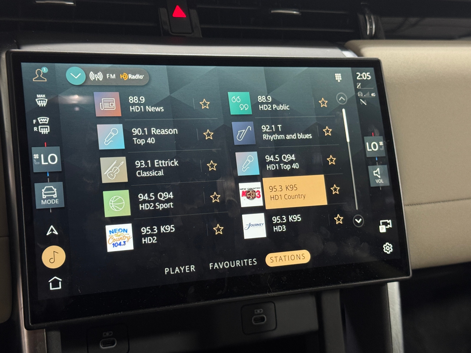 Thumbnail: 2024 Land Rover Discovery Sport - 3