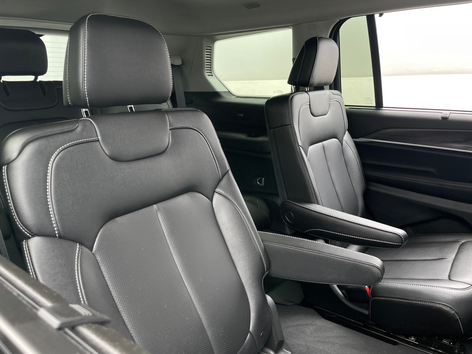 Thumbnail: 2023 Jeep Grand Cherokee L - 5