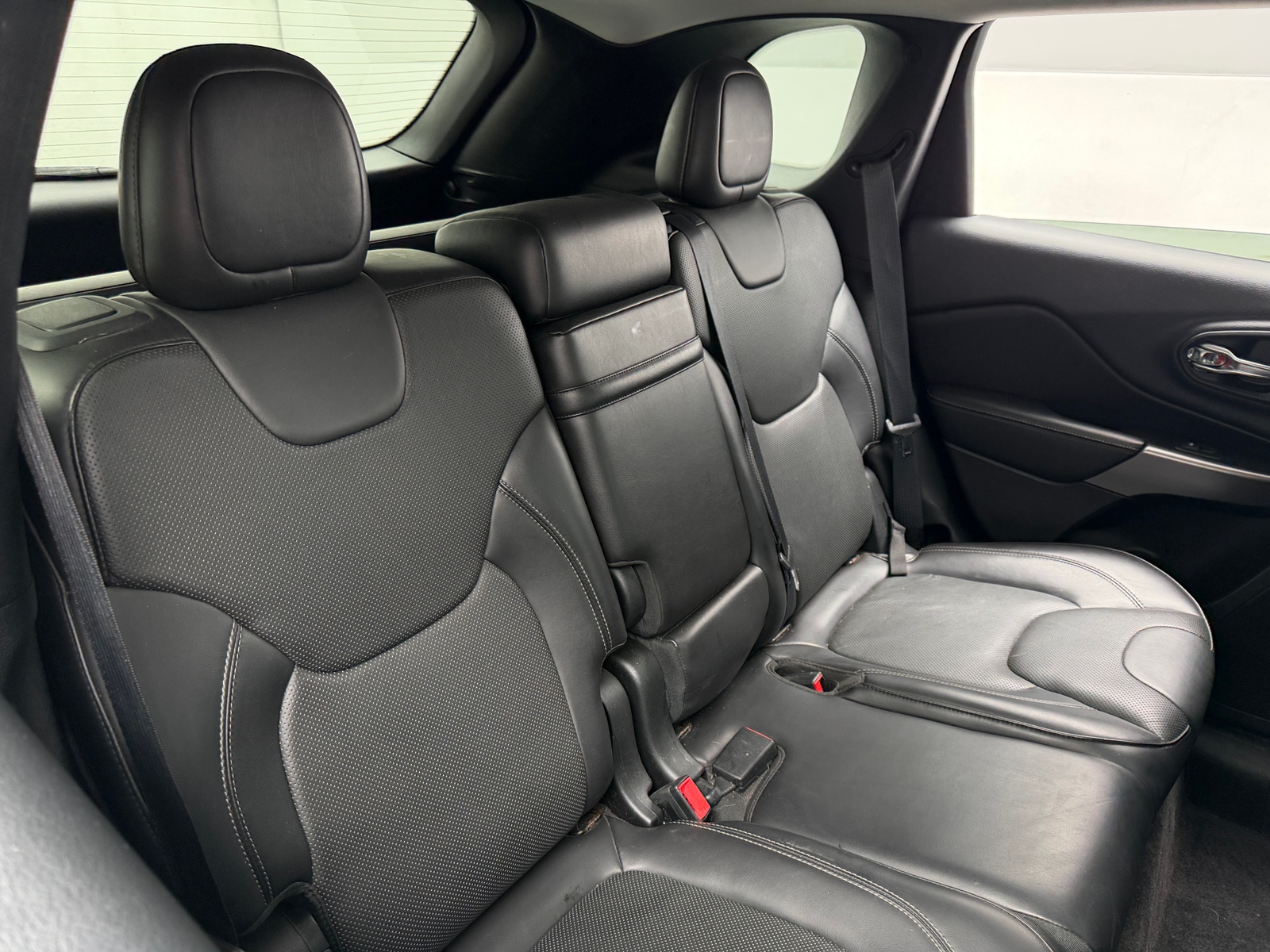 Thumbnail: 2019 Jeep Cherokee - 5