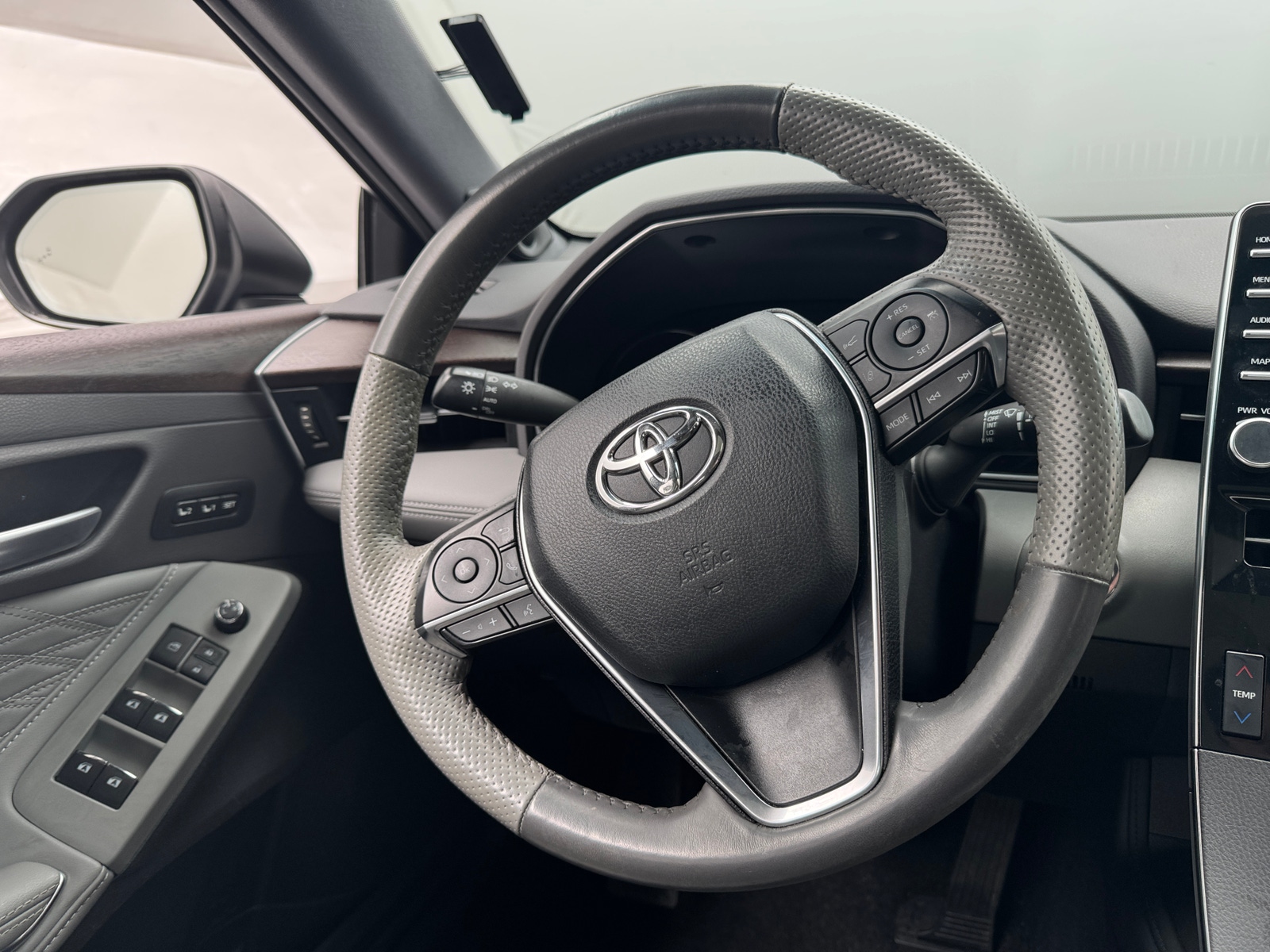 Thumbnail: 2019 Toyota Avalon - 4