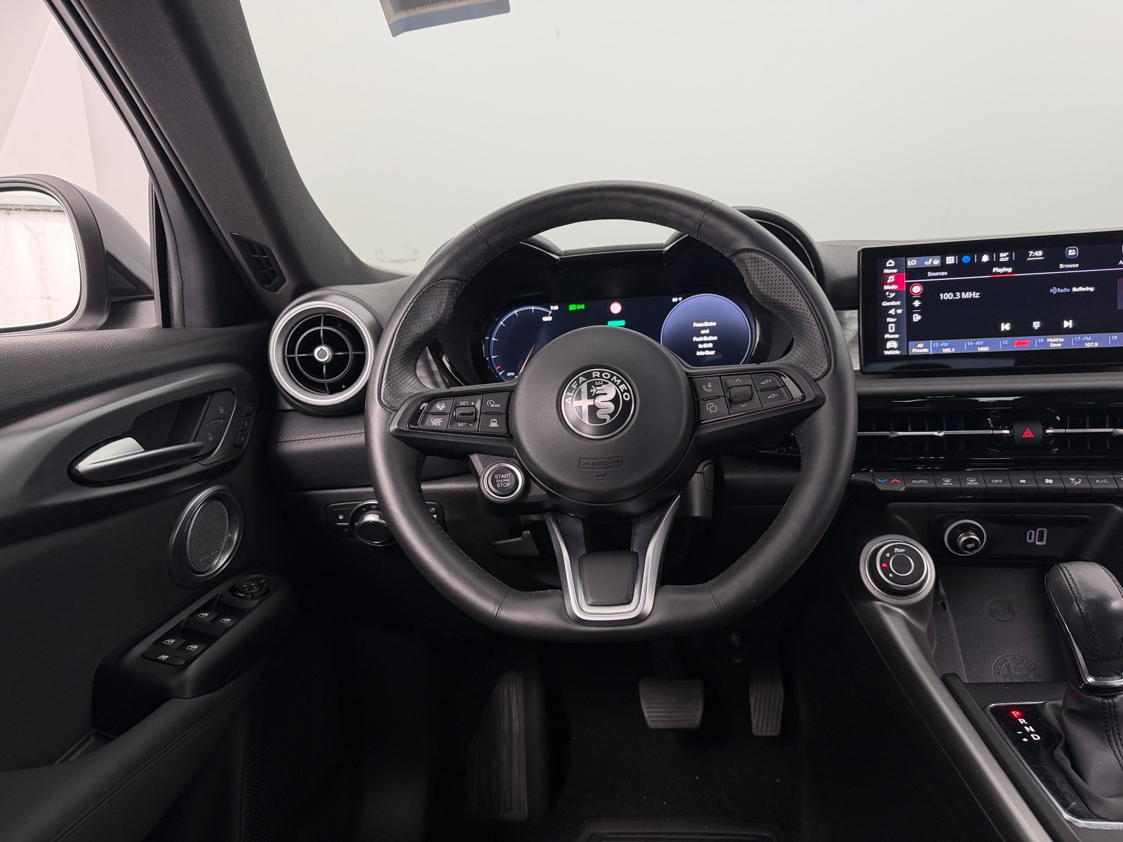 Thumbnail: 2024 Alfa Romeo Tonale - 4