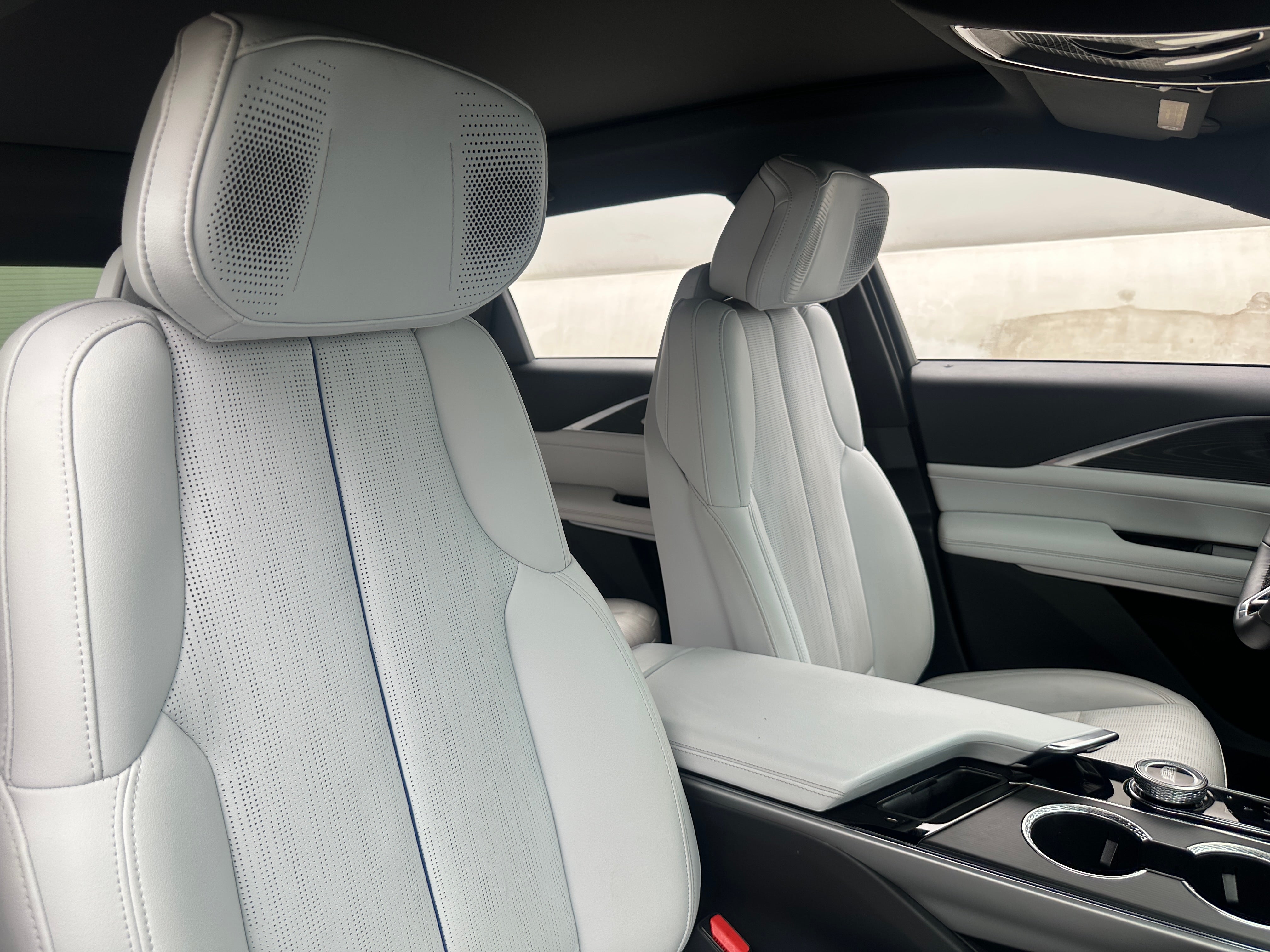 Used 2024 Cadillac LYRIQ Luxury 2 with VIN 1GYKPRRL5RZ113435 for sale in Oak Creek, WI