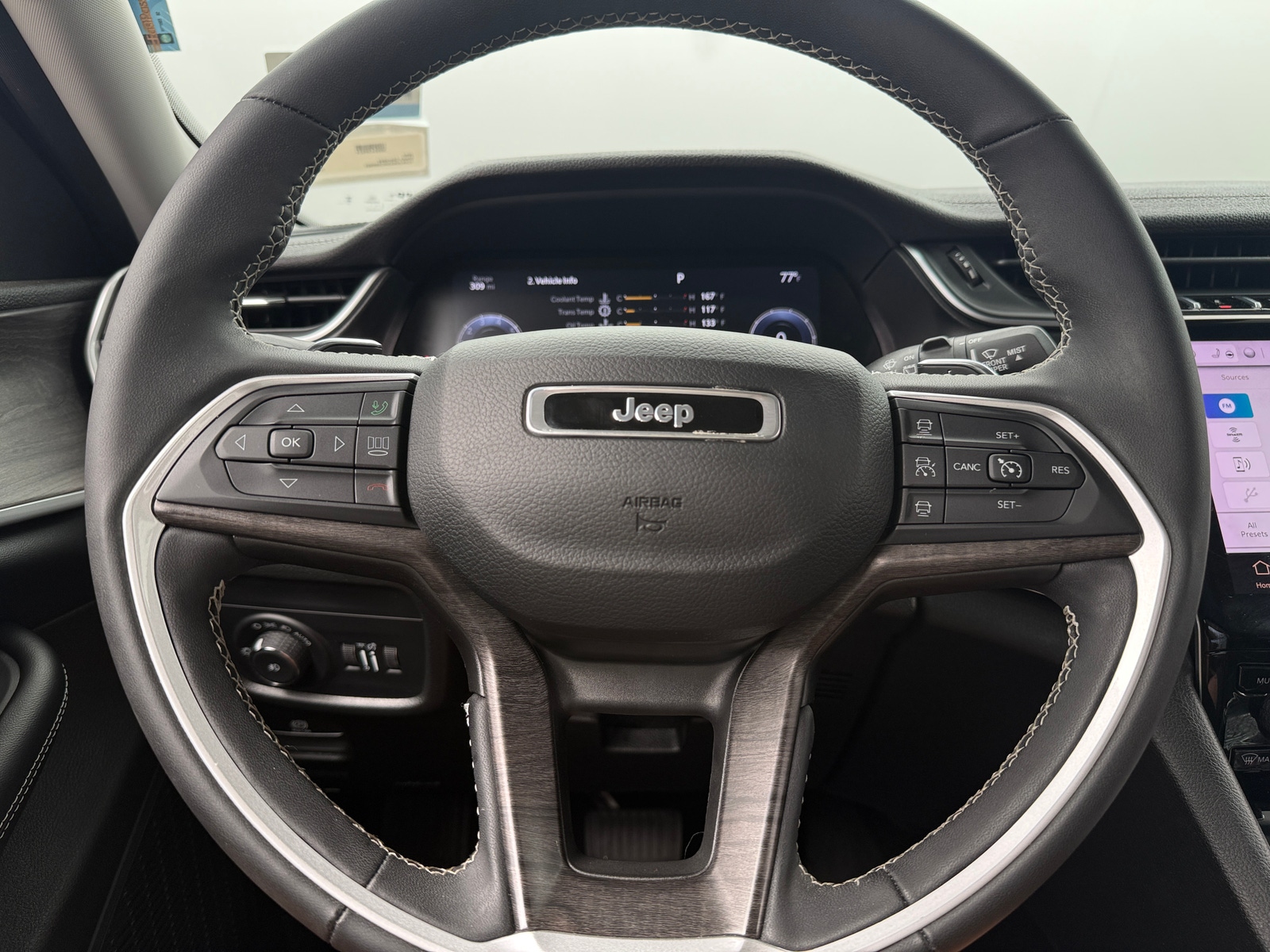 Thumbnail: 2024 Jeep Grand Cherokee - 4