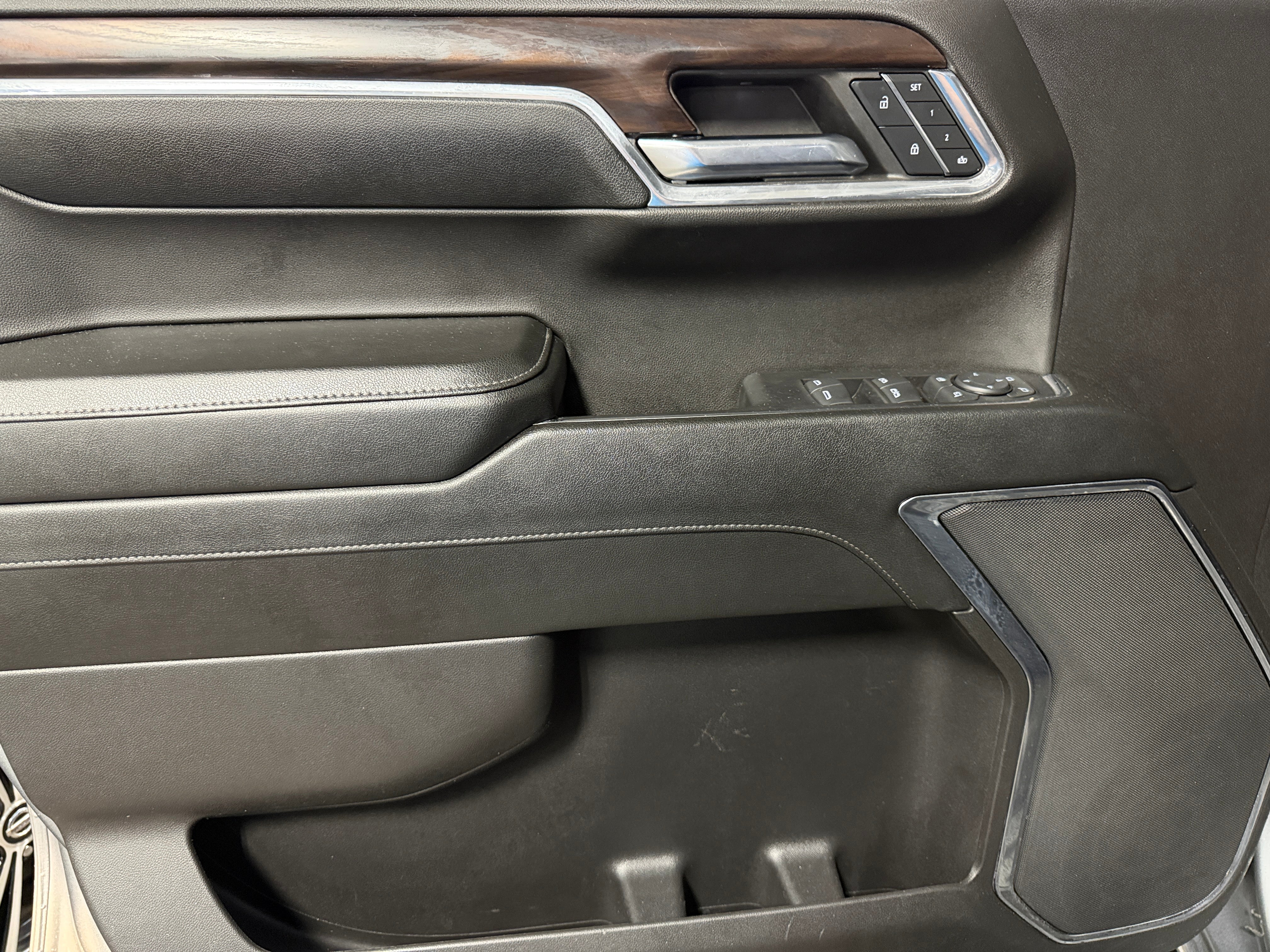 2024 GMC Sierra 1500 SLT - Photo 3