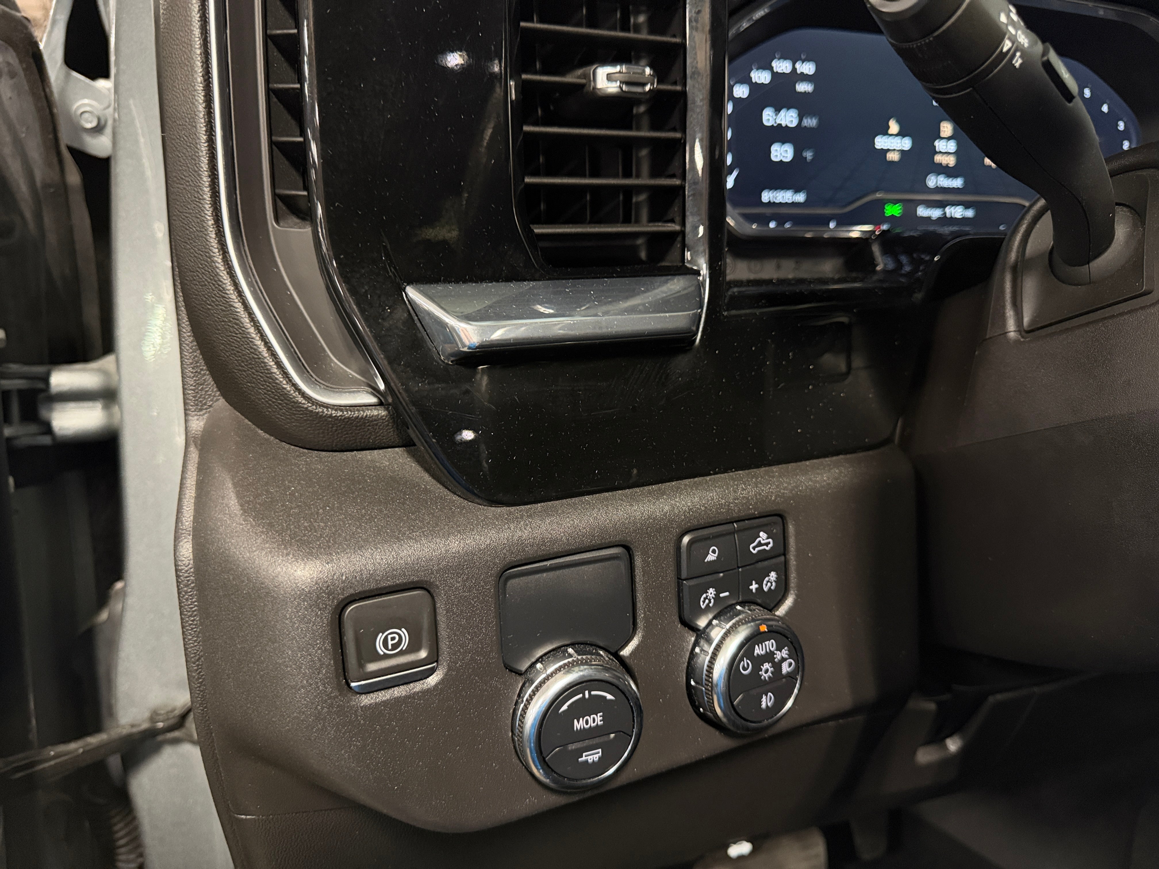 2024 GMC Sierra 1500 SLT - Photo 12